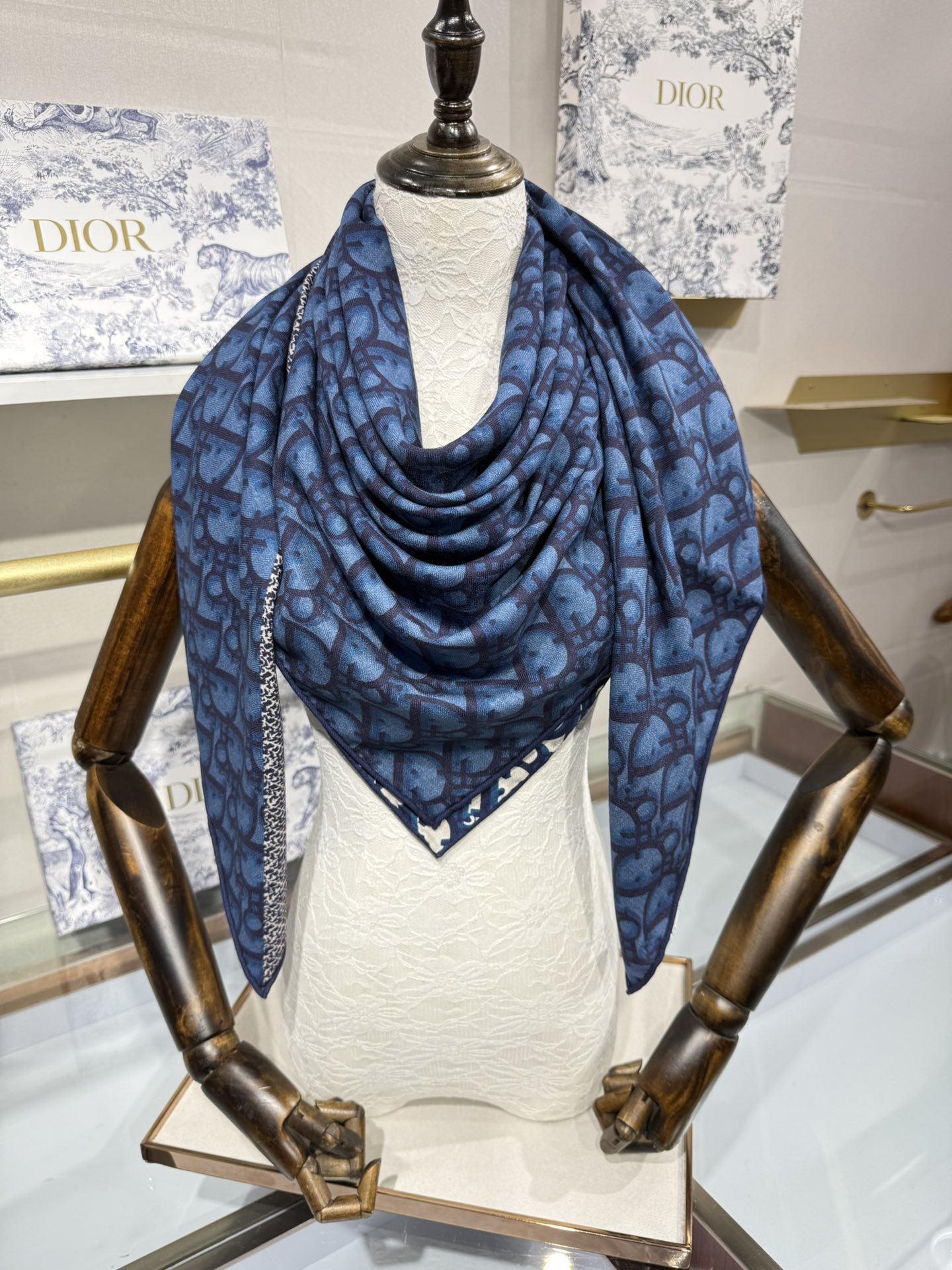 💟Dior 印花方巾【140双面同色丝绒披肩】30%真丝70%羊绒面料 Oblique 印花这款 Dio