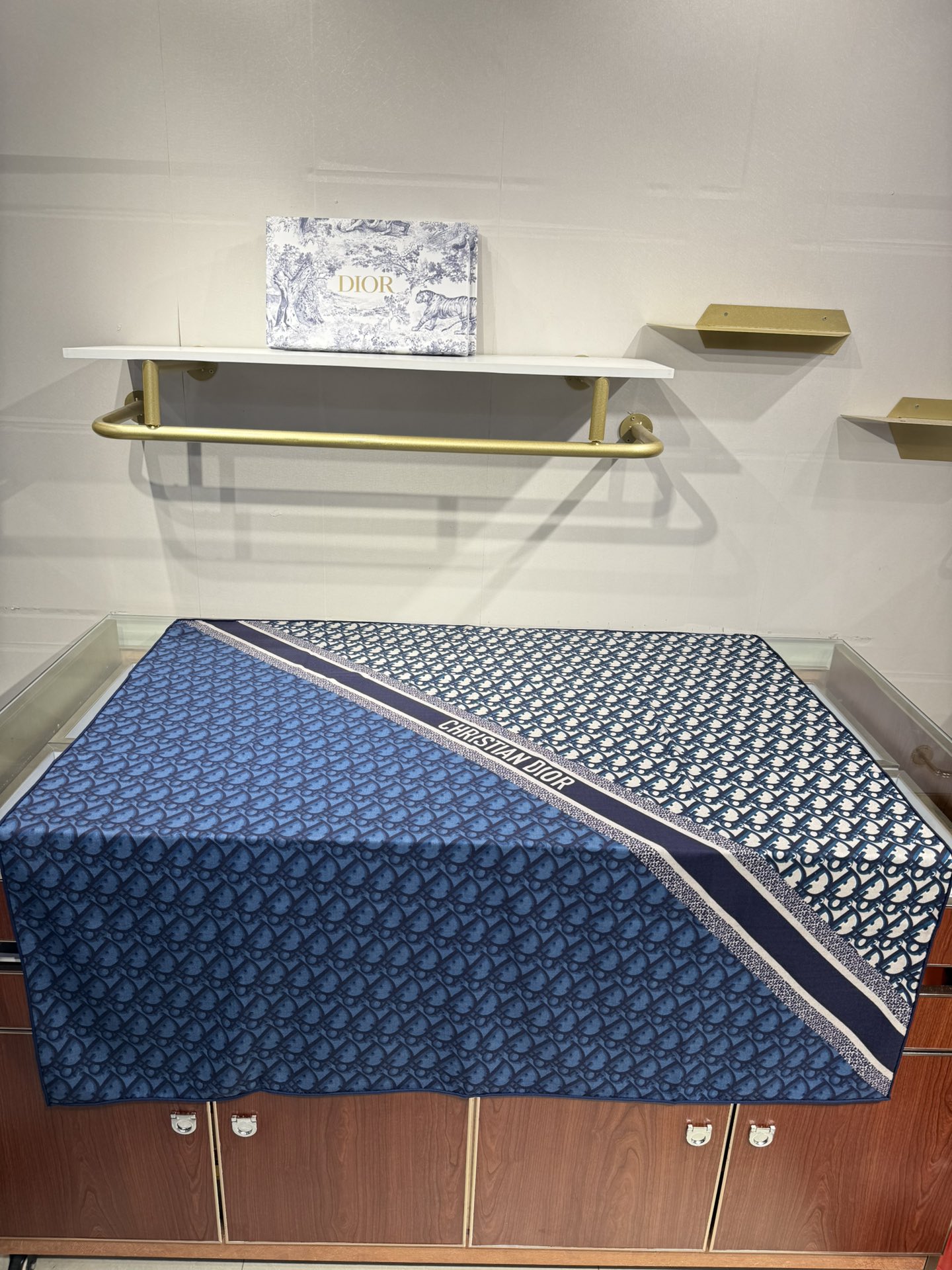 💟Dior 印花方巾【140双面同色丝绒披肩】30%真丝70%羊绒面料 Oblique 印花这款 Dio