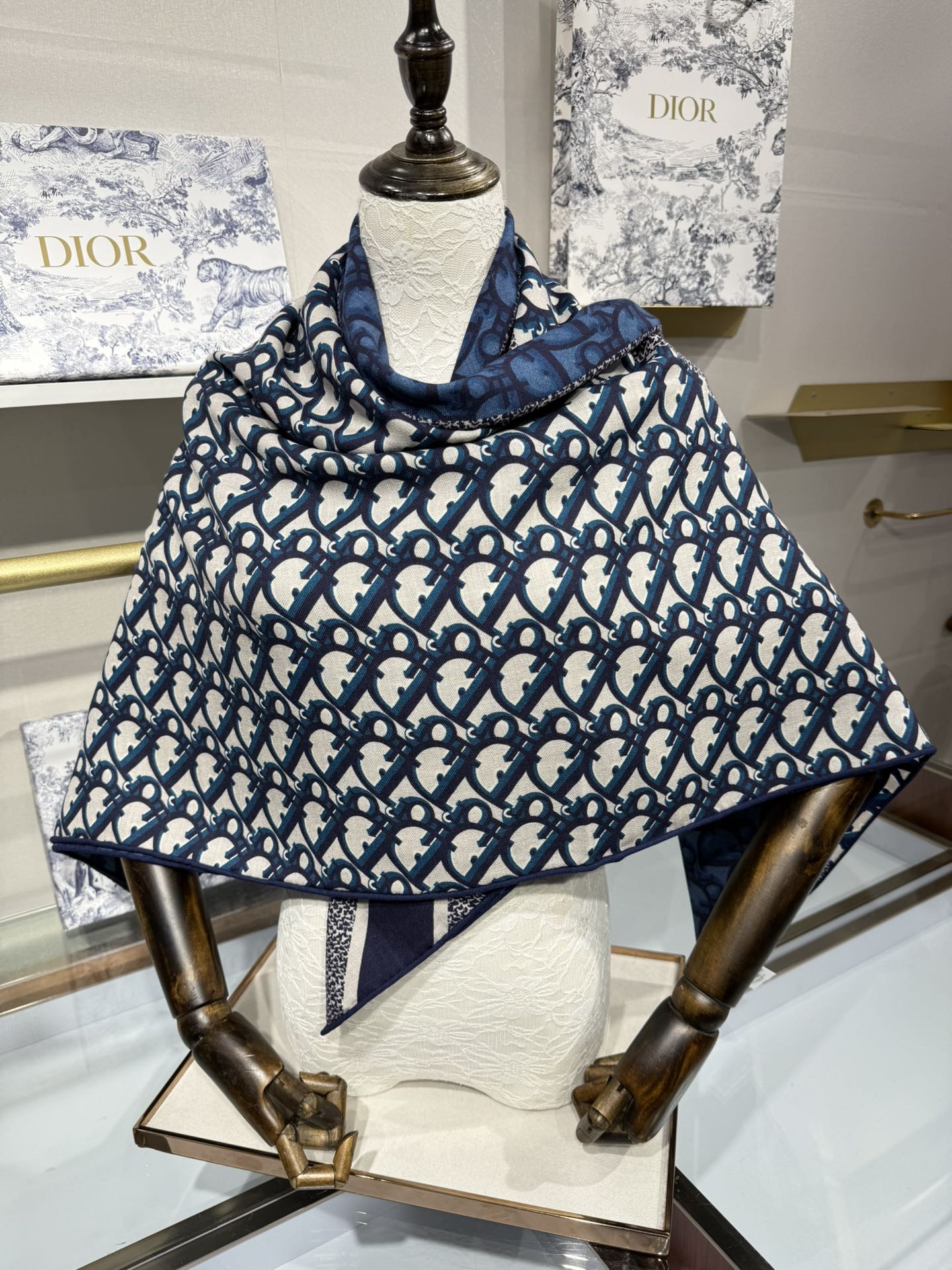 💟Dior 印花方巾【140双面同色丝绒披肩】30%真丝70%羊绒面料 Oblique 印花这款 Dio