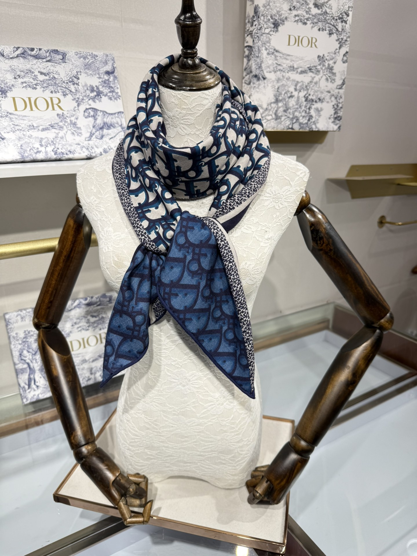 💟Dior 印花方巾【140双面同色丝绒披肩】30%真丝70%羊绒面料 Oblique 印花这款 Dio