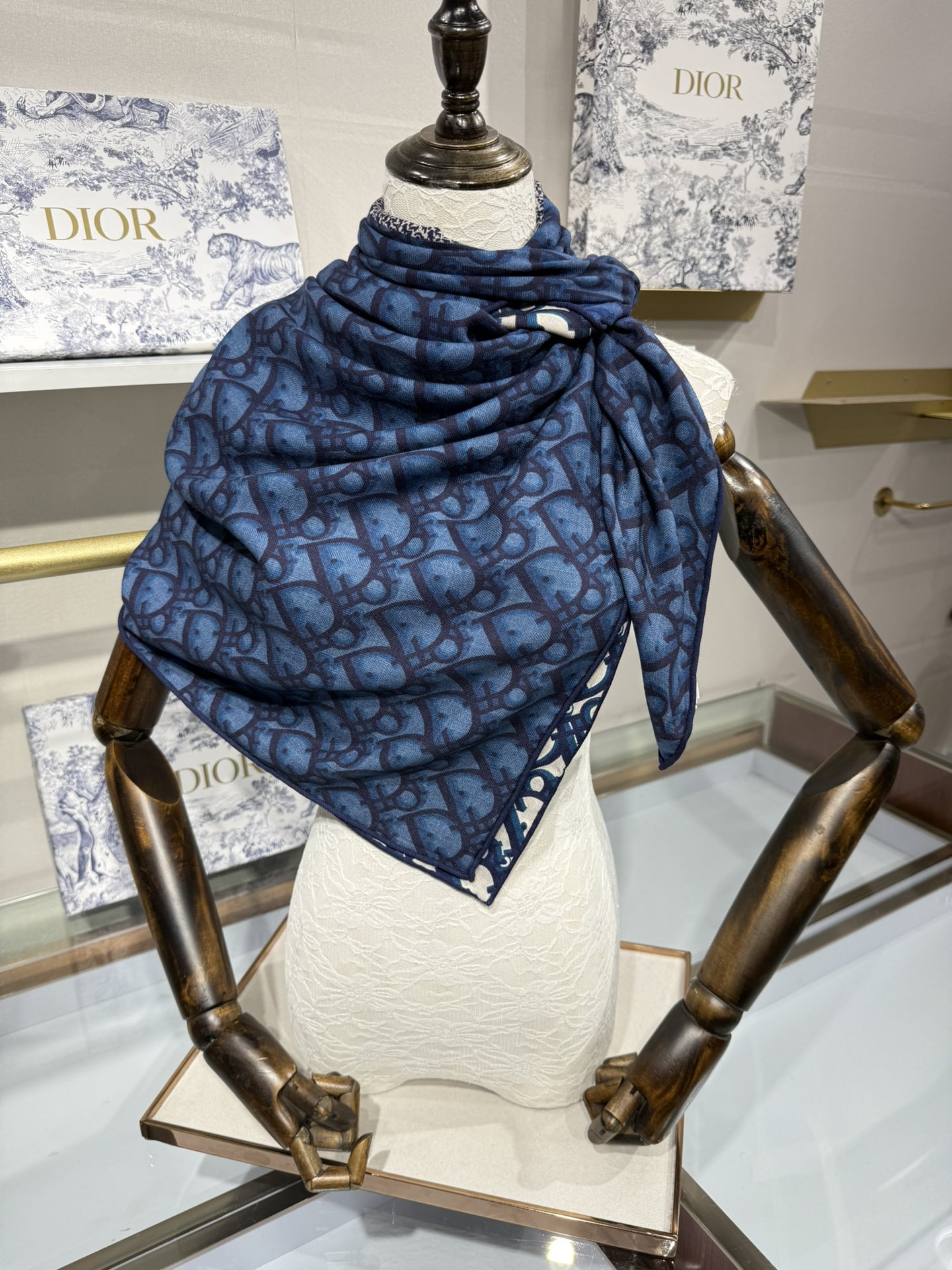 💟Dior 印花方巾【140双面同色丝绒披肩】30%真丝70%羊绒面料 Oblique 印花这款 Dio