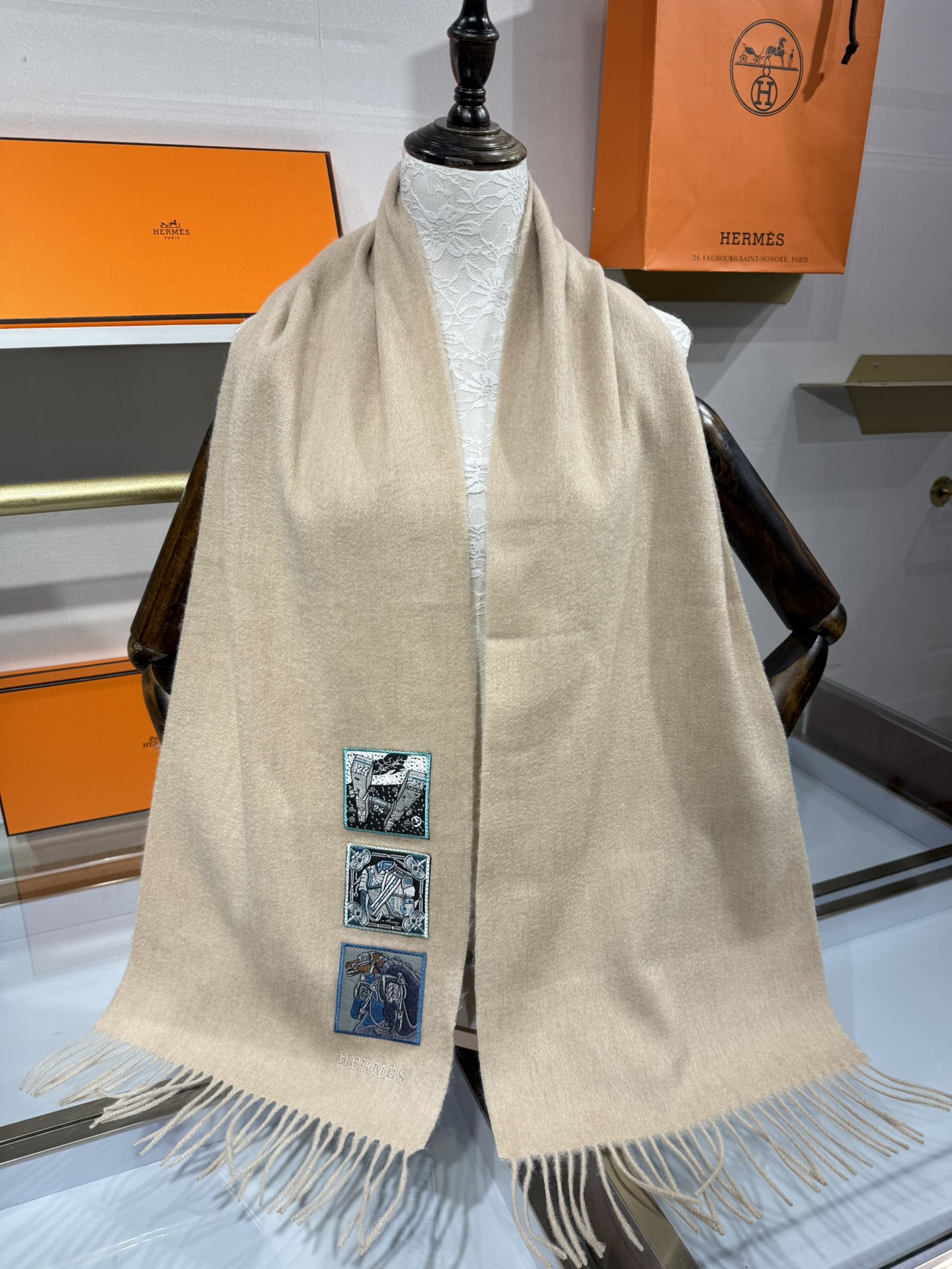 💟怒赞推荐 手感超好‼️高端男士款~超级无敌软糯的男士羊绒围巾👍H家ZG同步在售，这个价格真的无敌超值！