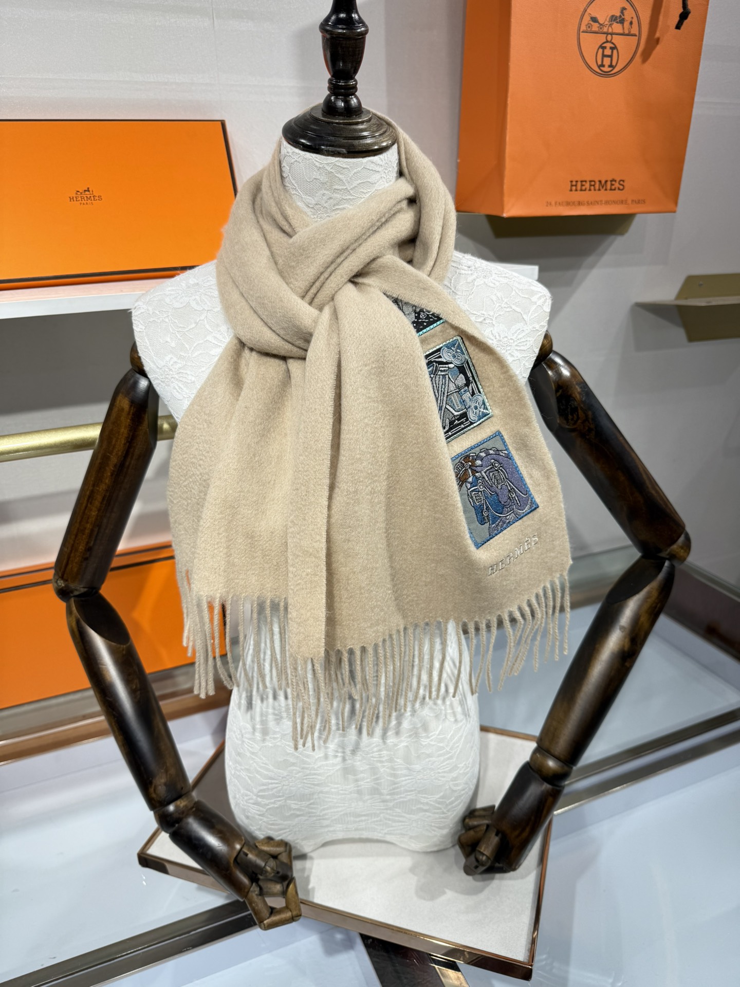 💟怒赞推荐 手感超好‼️高端男士款~超级无敌软糯的男士羊绒围巾👍H家ZG同步在售，这个价格真的无敌超值！