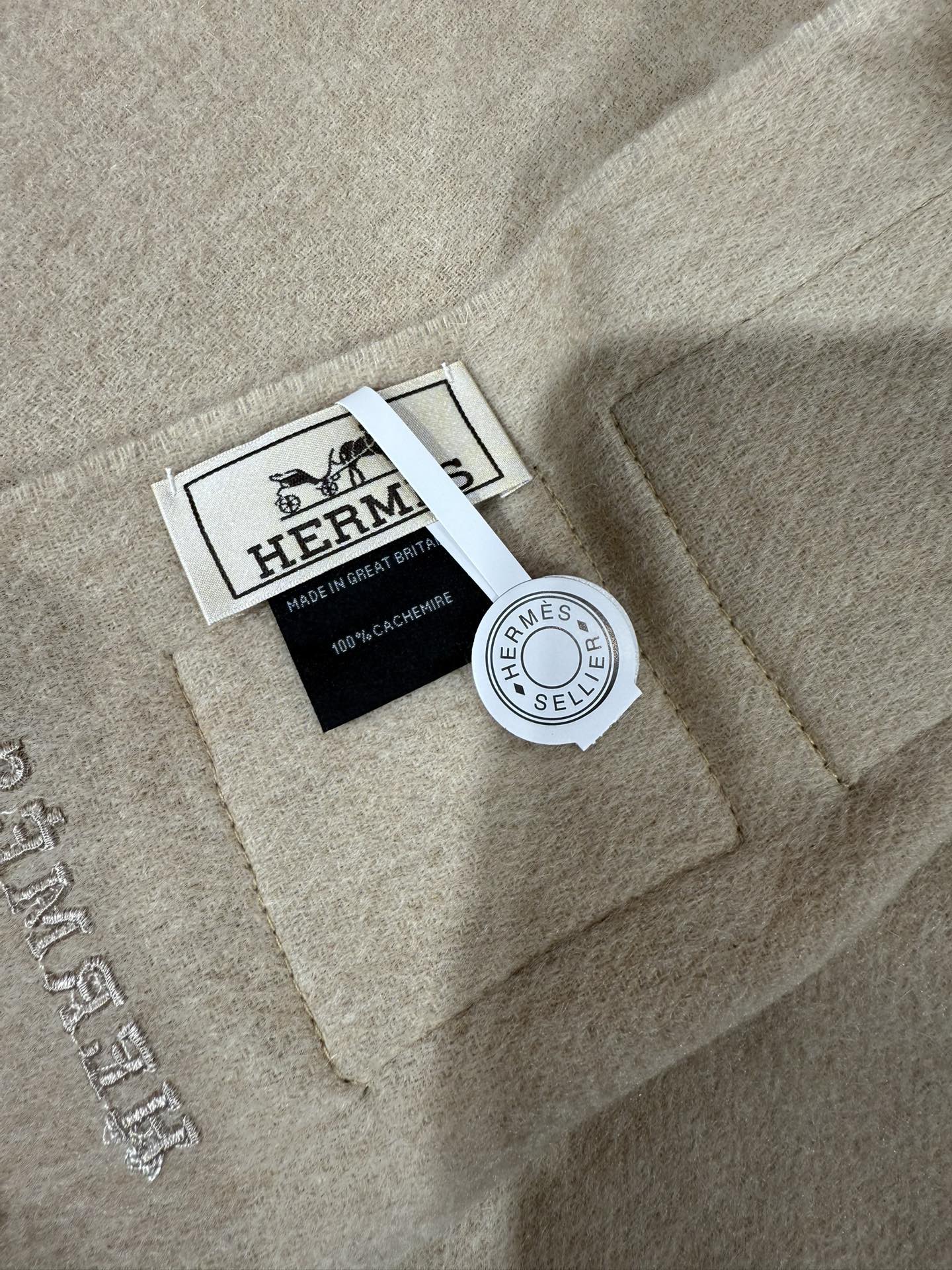 💟怒赞推荐 手感超好‼️高端男士款~超级无敌软糯的男士羊绒围巾👍H家ZG同步在售，这个价格真的无敌超值！