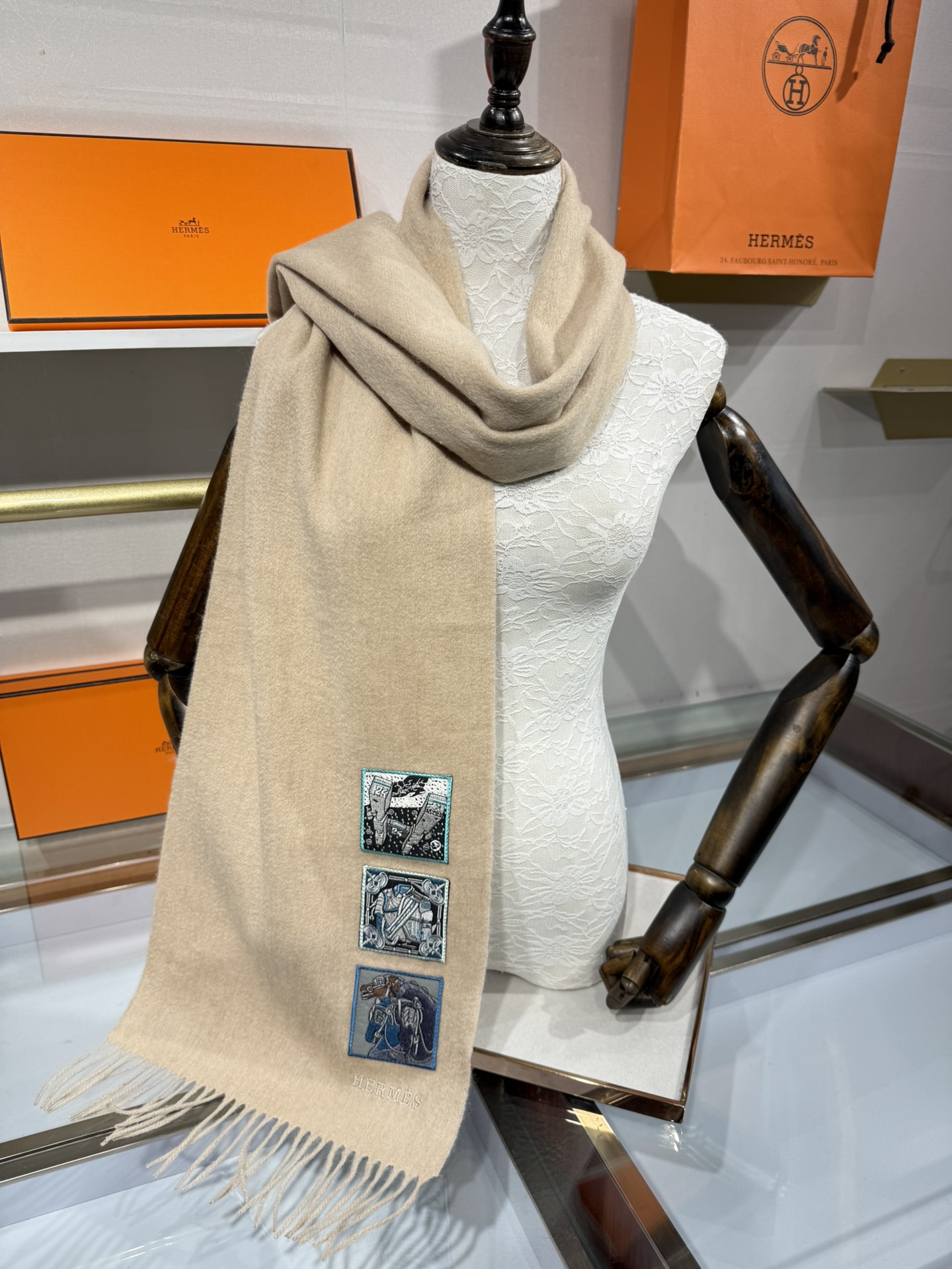 💟怒赞推荐 手感超好‼️高端男士款~超级无敌软糯的男士羊绒围巾👍H家ZG同步在售，这个价格真的无敌超值！