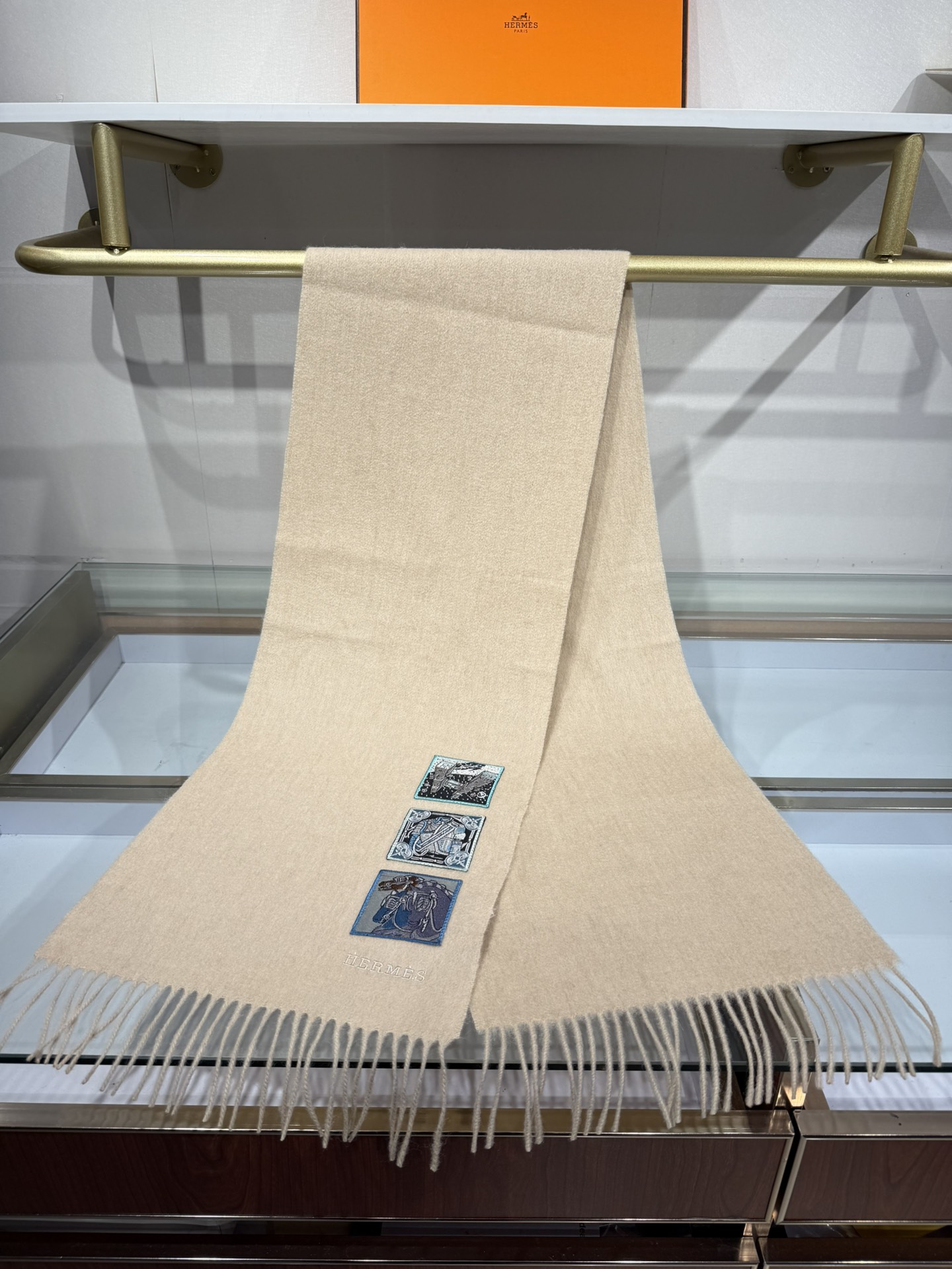 💟怒赞推荐 手感超好‼️高端男士款~超级无敌软糯的男士羊绒围巾👍H家ZG同步在售，这个价格真的无敌超值！