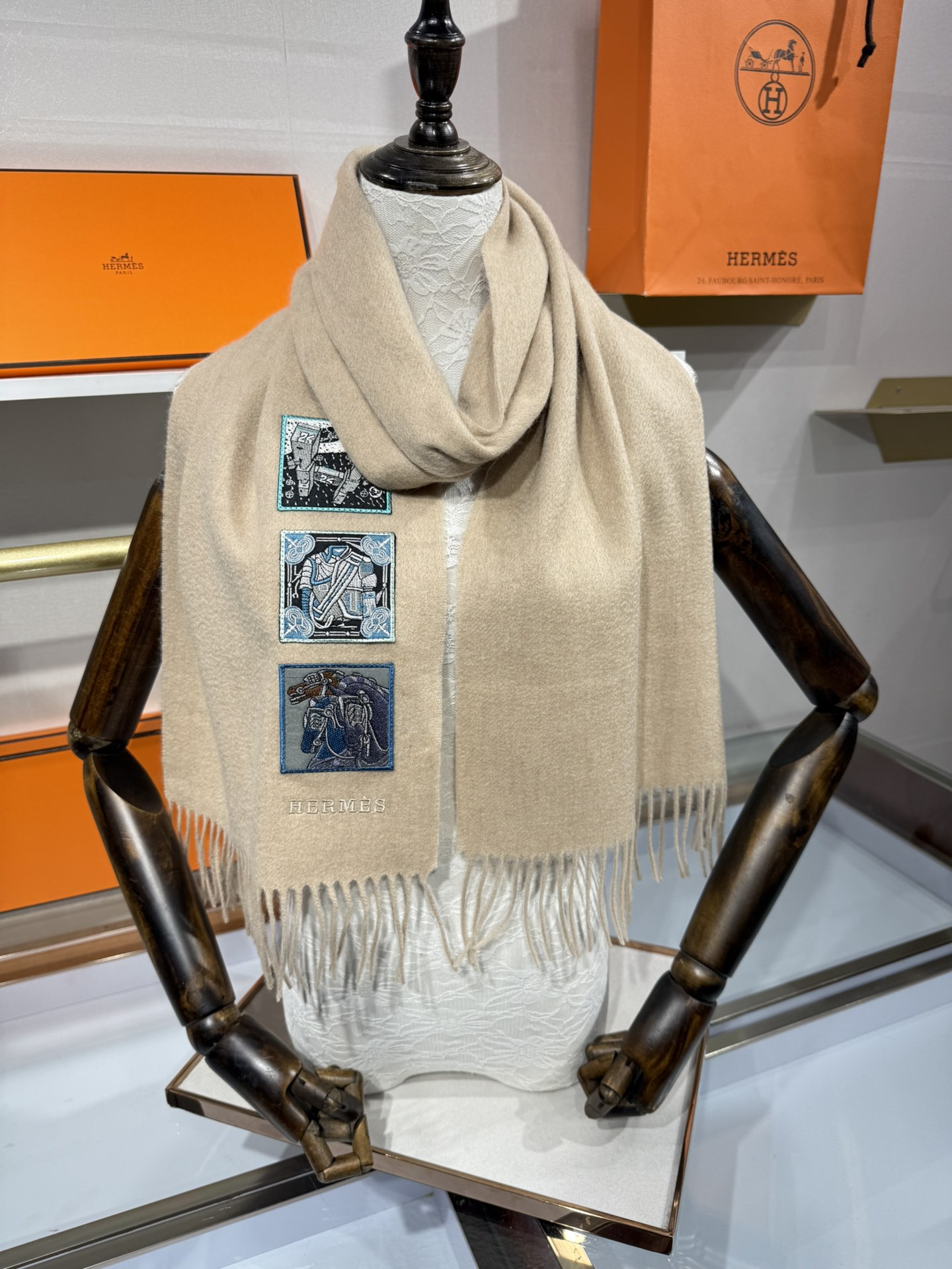 💟怒赞推荐 手感超好‼️高端男士款~超级无敌软糯的男士羊绒围巾👍H家ZG同步在售，这个价格真的无敌超值！