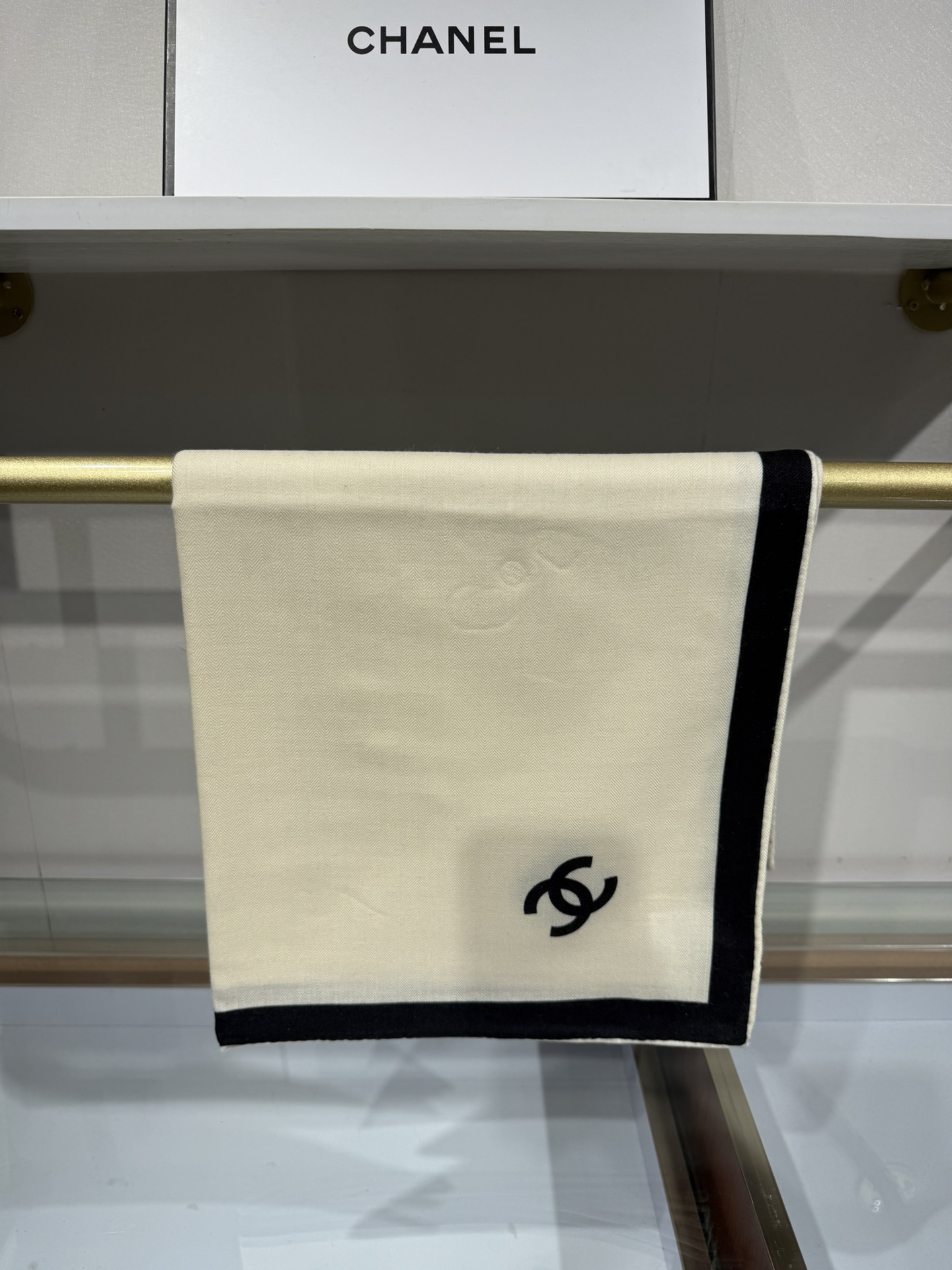 💟上新🆕💞小香Chanel~25秋冬新品～【经典黑白高级配色】随便一搭就是贵妇本妇！【140双面丝毛披肩