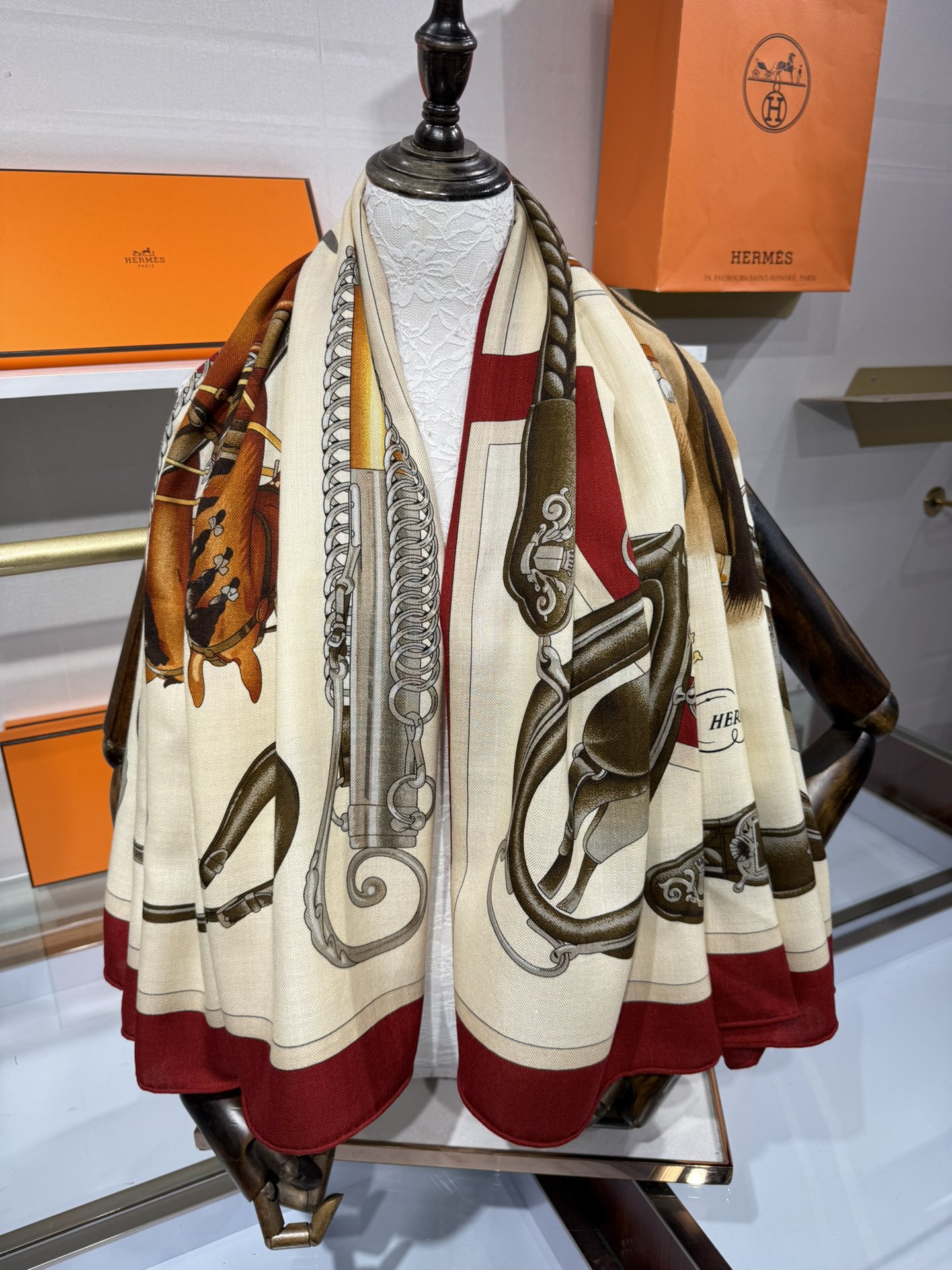 💟上新🆕【丝绒双面同色140披肩】“弩式牵引马具”手工卷边丝绒方巾披肩70%羊绒30%真丝这款典藏方巾展