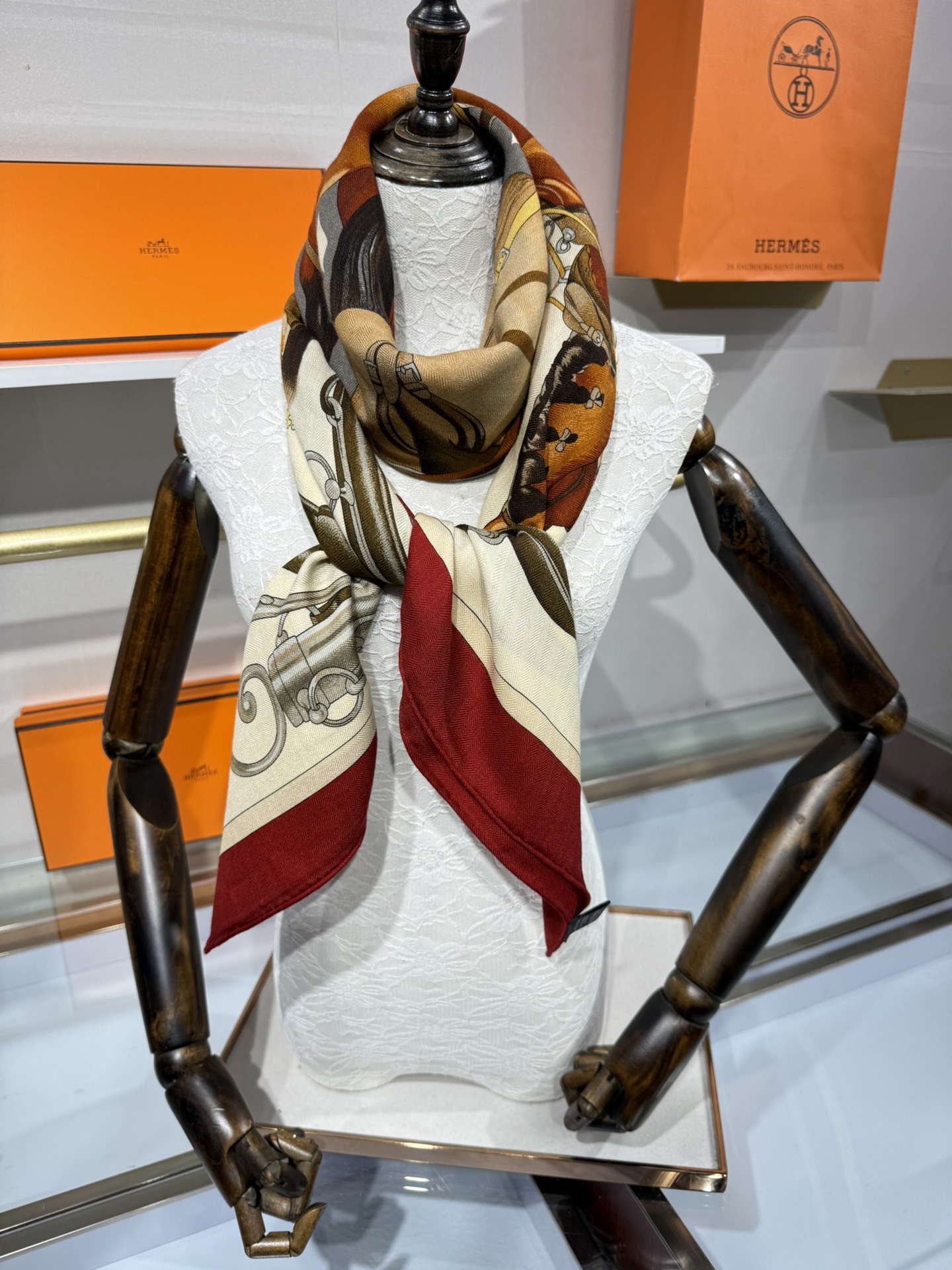 💟上新🆕【丝绒双面同色140披肩】“弩式牵引马具”手工卷边丝绒方巾披肩70%羊绒30%真丝这款典藏方巾展