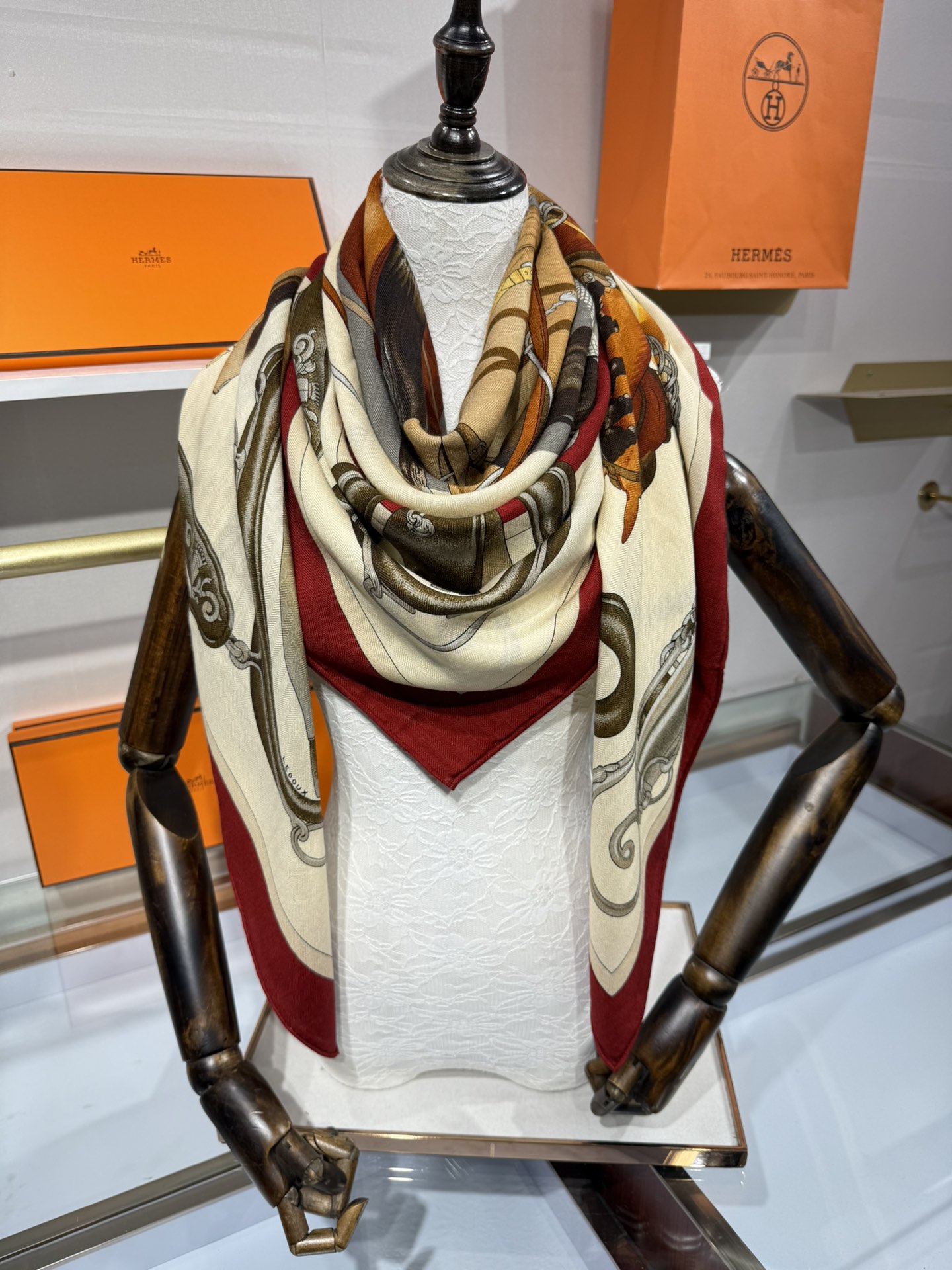 💟上新🆕【丝绒双面同色140披肩】“弩式牵引马具”手工卷边丝绒方巾披肩70%羊绒30%真丝这款典藏方巾展