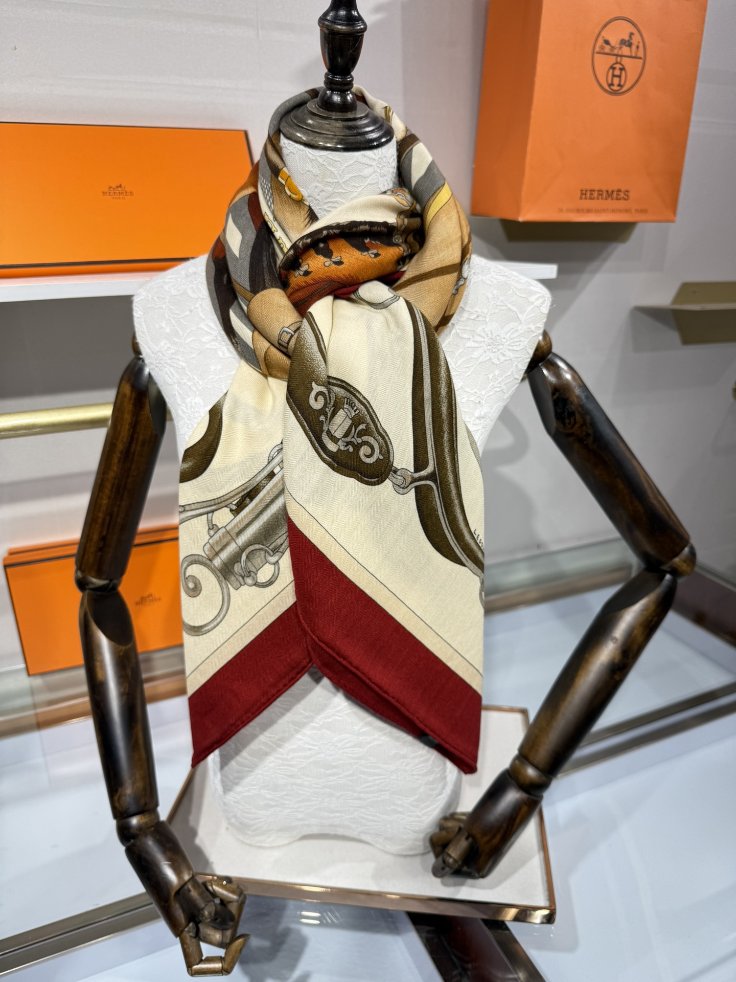 💟上新🆕【丝绒双面同色140披肩】“弩式牵引马具”手工卷边丝绒方巾披肩70%羊绒30%真丝这款典藏方巾展