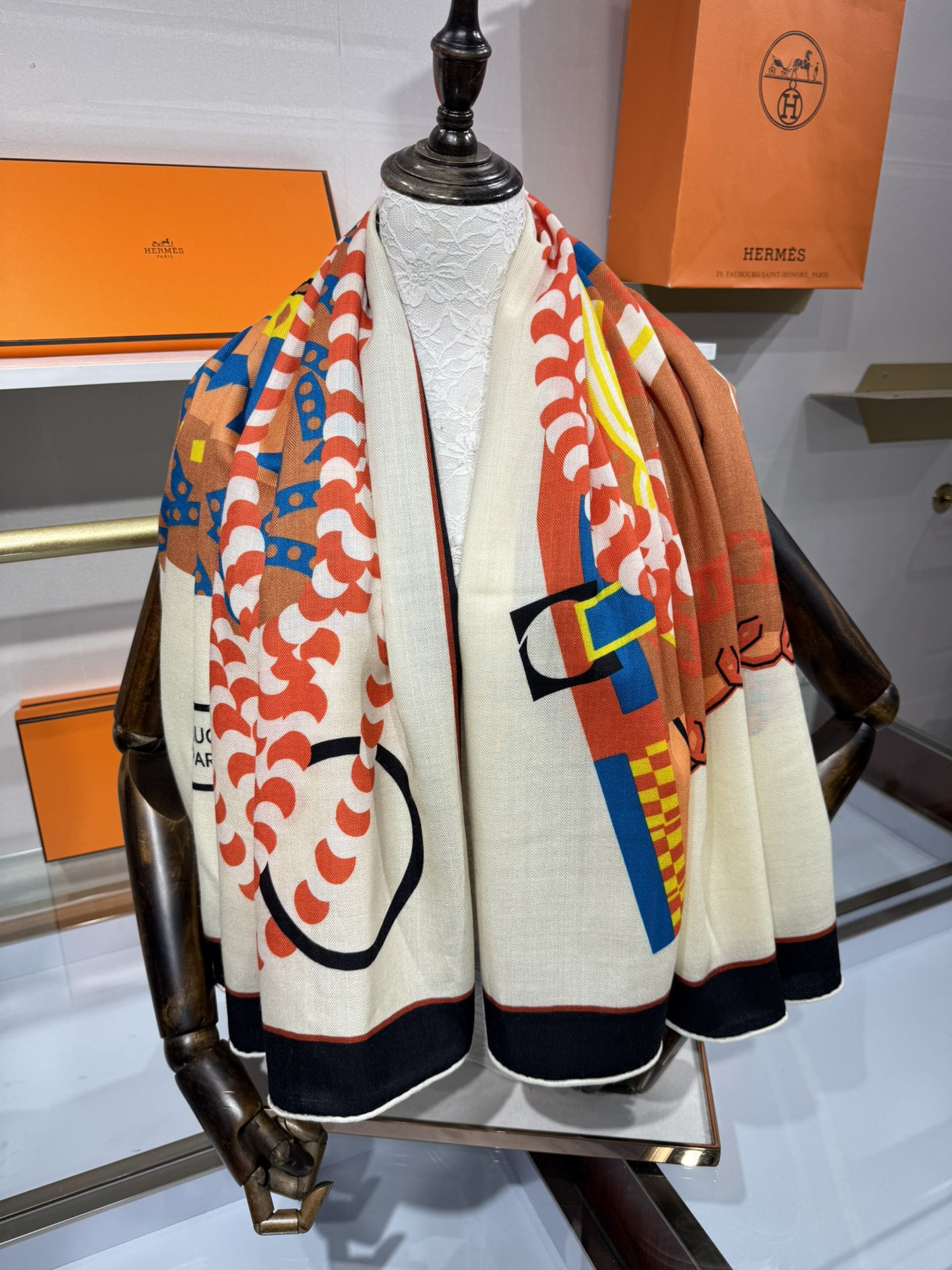 💟💞上新🆕手工卷边山羊绒和真丝混纺披肩（70%山羊绒，30%桑蚕丝）。【高乔风格马鞍140披肩】这款迷人