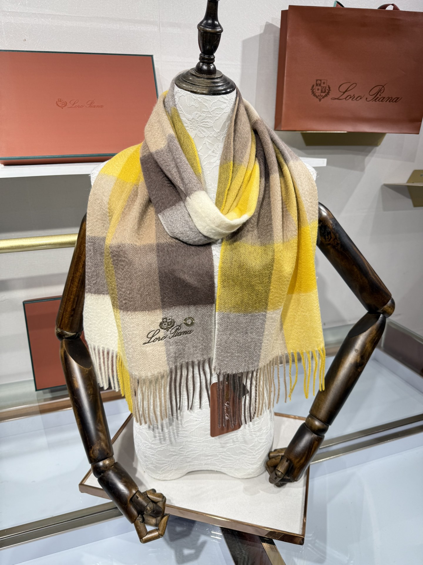 💟2025年秋冬新款抢先出 𝐋𝐨𝐫𝐨 𝐩𝐢𝐚𝐧𝐚 诺悠翩雅 山羊绒长巾 𝐒𝐢𝐳𝐞: 170x35 𝟏𝟎𝟎