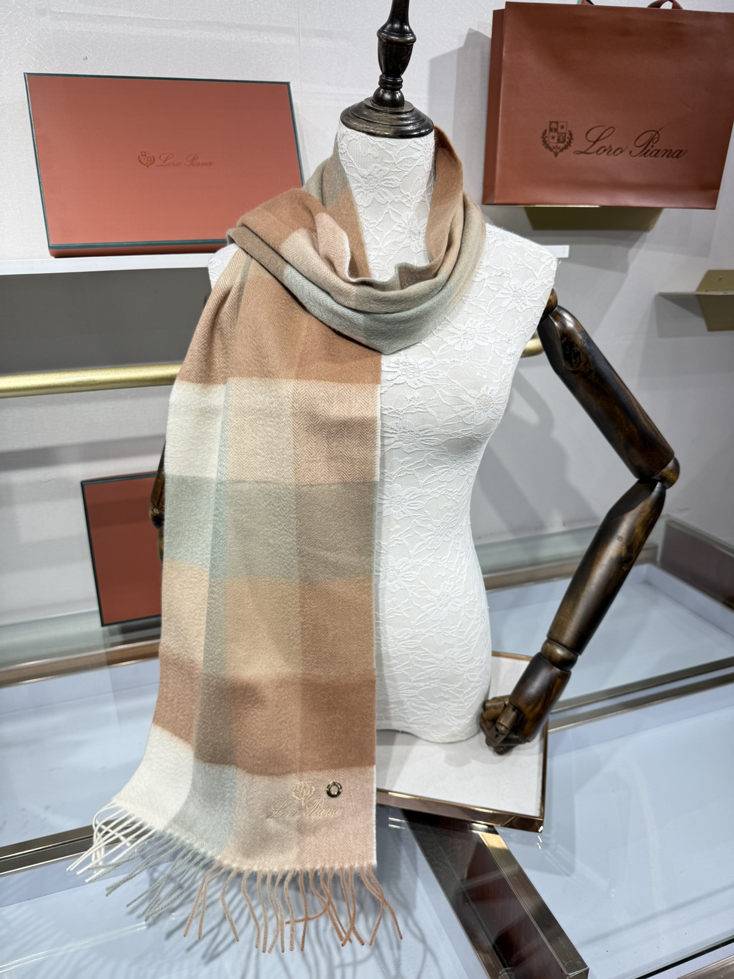 💟2025年秋冬新款抢先出 𝐋𝐨𝐫𝐨 𝐩𝐢𝐚𝐧𝐚 诺悠翩雅 山羊绒长巾 𝐒𝐢𝐳𝐞: 170x35 𝟏𝟎𝟎
