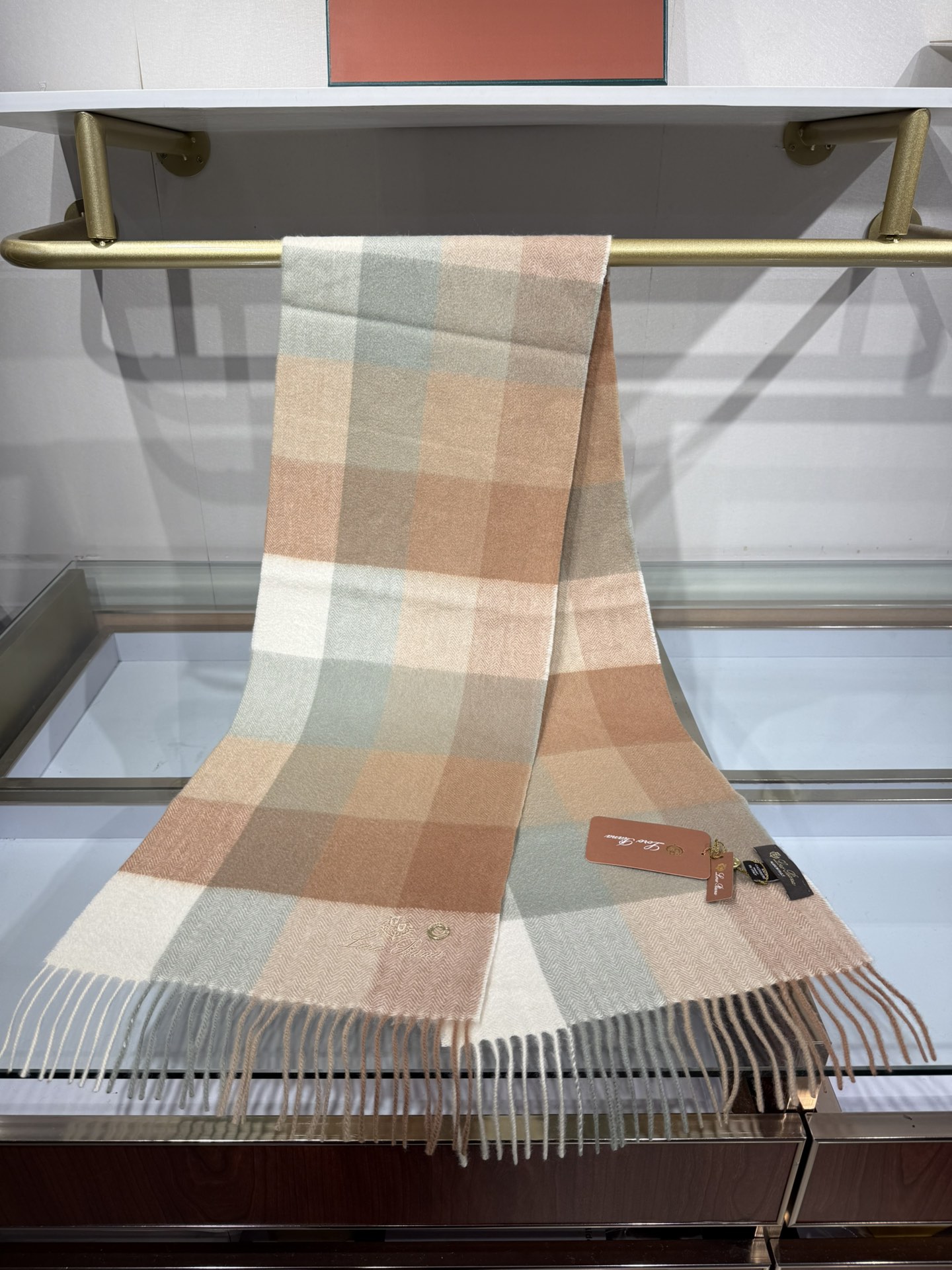 💟2025年秋冬新款抢先出 𝐋𝐨𝐫𝐨 𝐩𝐢𝐚𝐧𝐚 诺悠翩雅 山羊绒长巾 𝐒𝐢𝐳𝐞: 170x35 𝟏𝟎𝟎