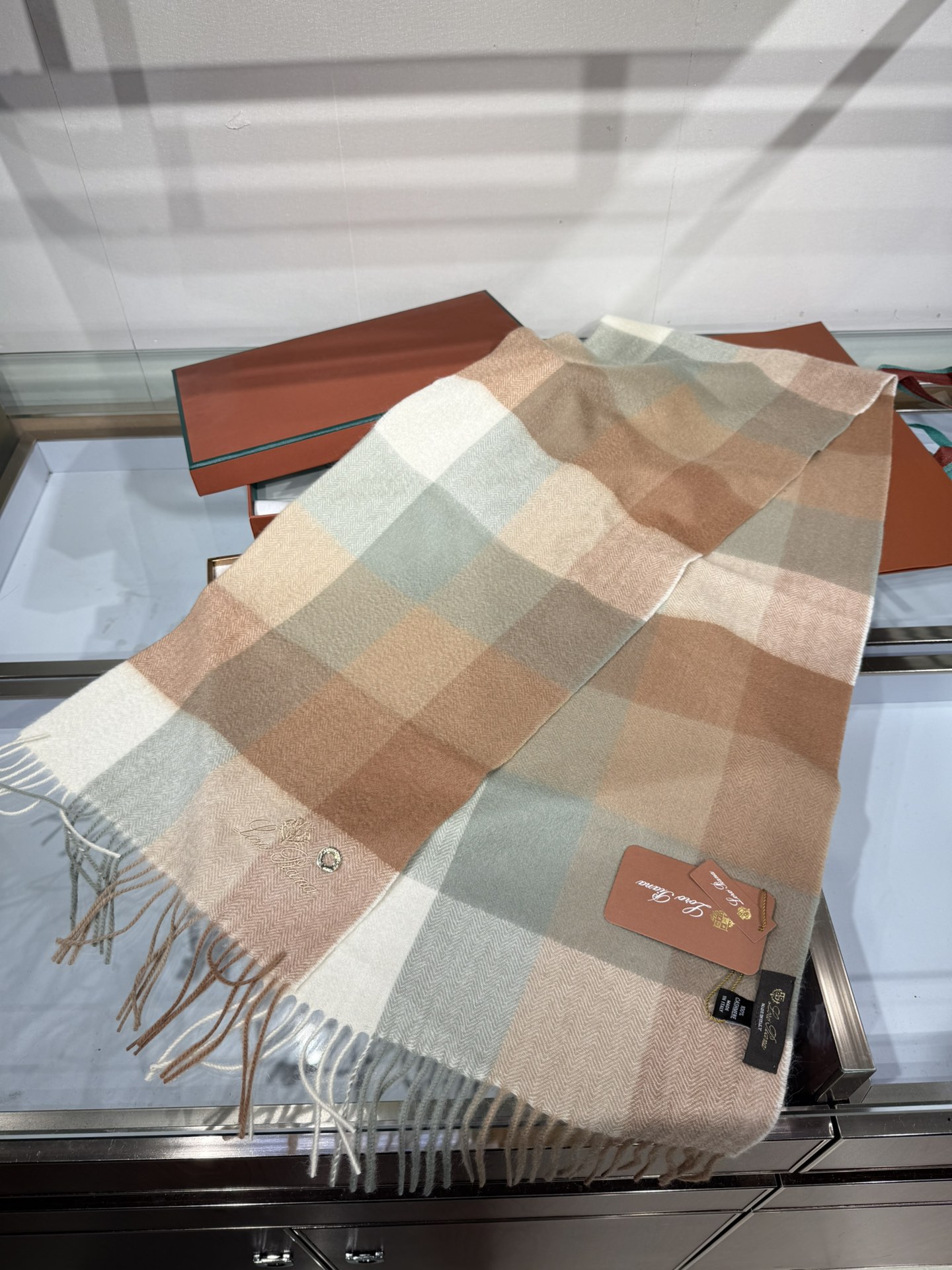 💟2025年秋冬新款抢先出 𝐋𝐨𝐫𝐨 𝐩𝐢𝐚𝐧𝐚 诺悠翩雅 山羊绒长巾 𝐒𝐢𝐳𝐞: 170x35 𝟏𝟎𝟎