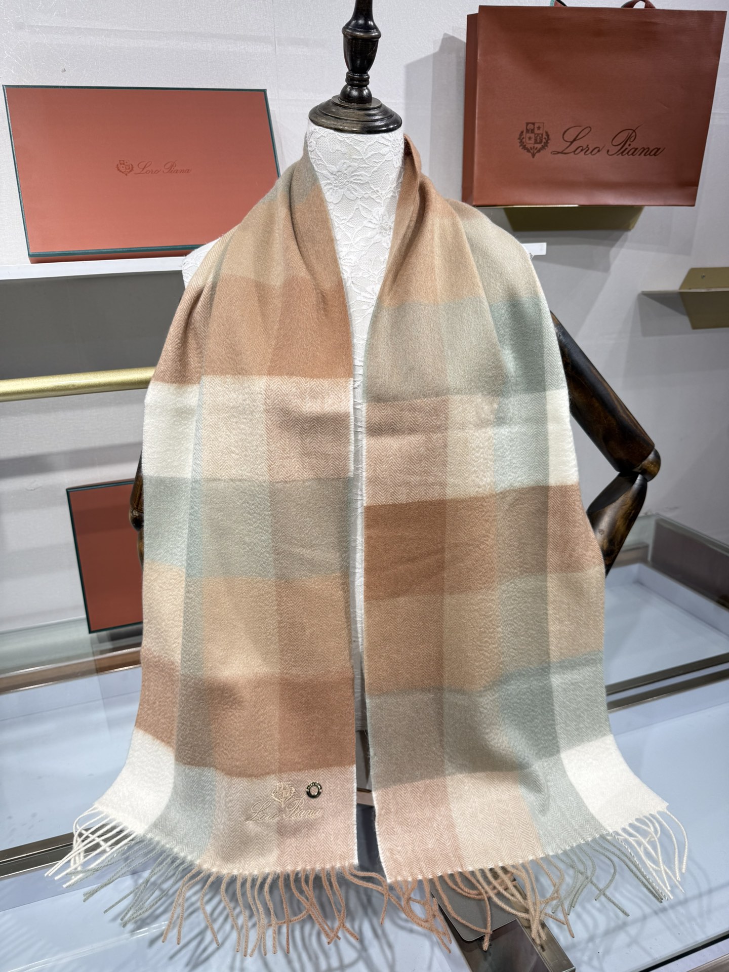💟2025年秋冬新款抢先出 𝐋𝐨𝐫𝐨 𝐩𝐢𝐚𝐧𝐚 诺悠翩雅 山羊绒长巾 𝐒𝐢𝐳𝐞: 170x35 𝟏𝟎𝟎