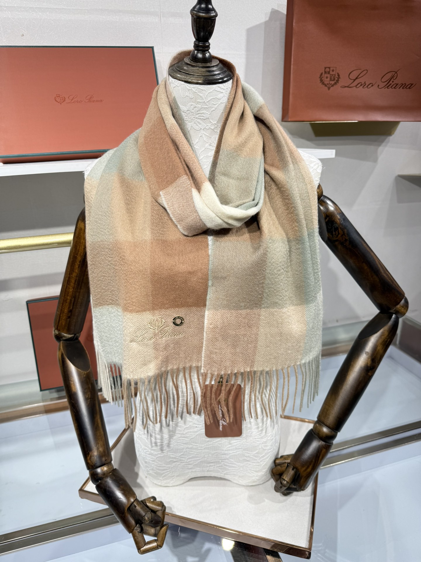 💟2025年秋冬新款抢先出 𝐋𝐨𝐫𝐨 𝐩𝐢𝐚𝐧𝐚 诺悠翩雅 山羊绒长巾 𝐒𝐢𝐳𝐞: 170x35 𝟏𝟎𝟎