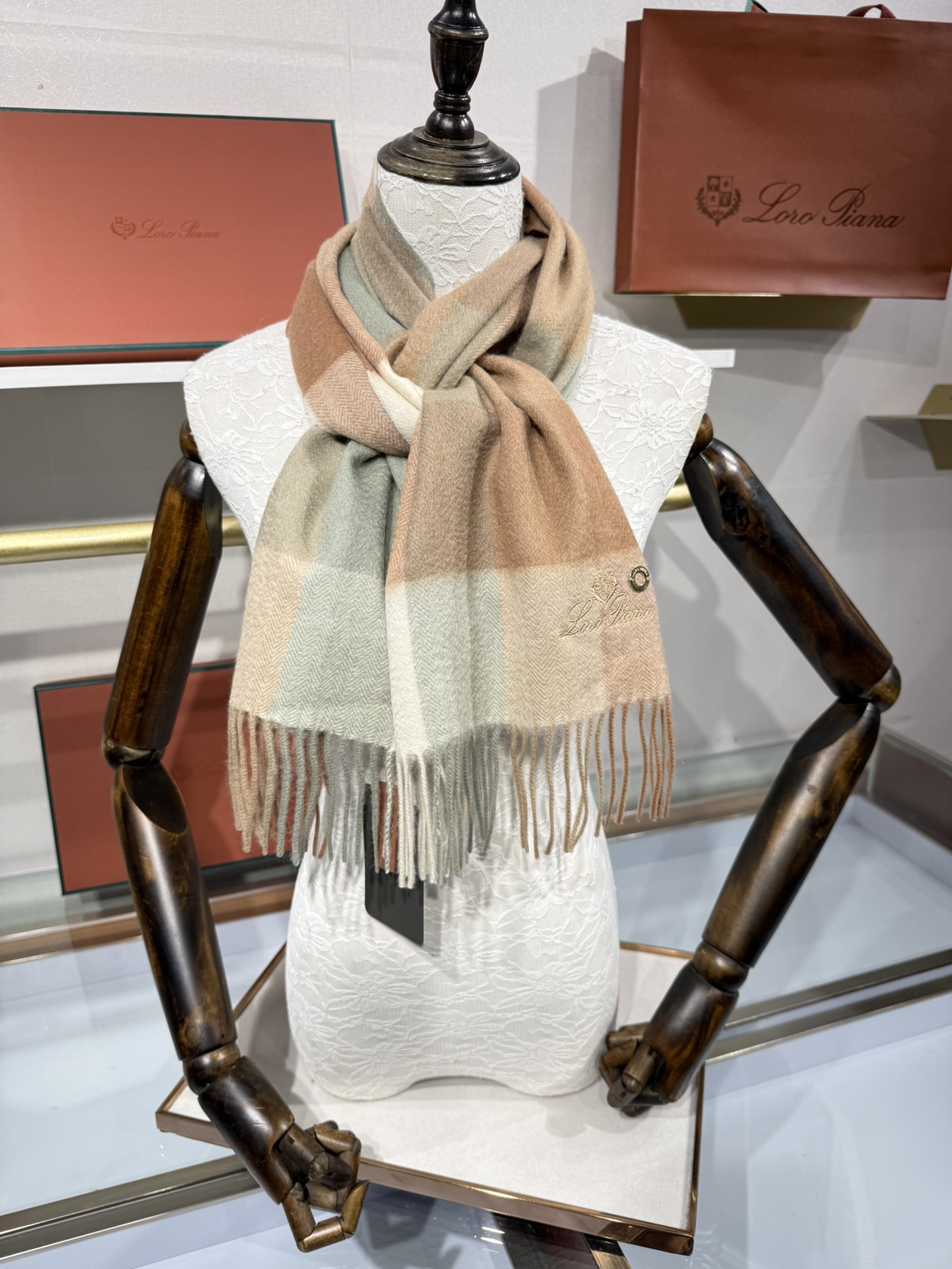 💟2025年秋冬新款抢先出 𝐋𝐨𝐫𝐨 𝐩𝐢𝐚𝐧𝐚 诺悠翩雅 山羊绒长巾 𝐒𝐢𝐳𝐞: 170x35 𝟏𝟎𝟎
