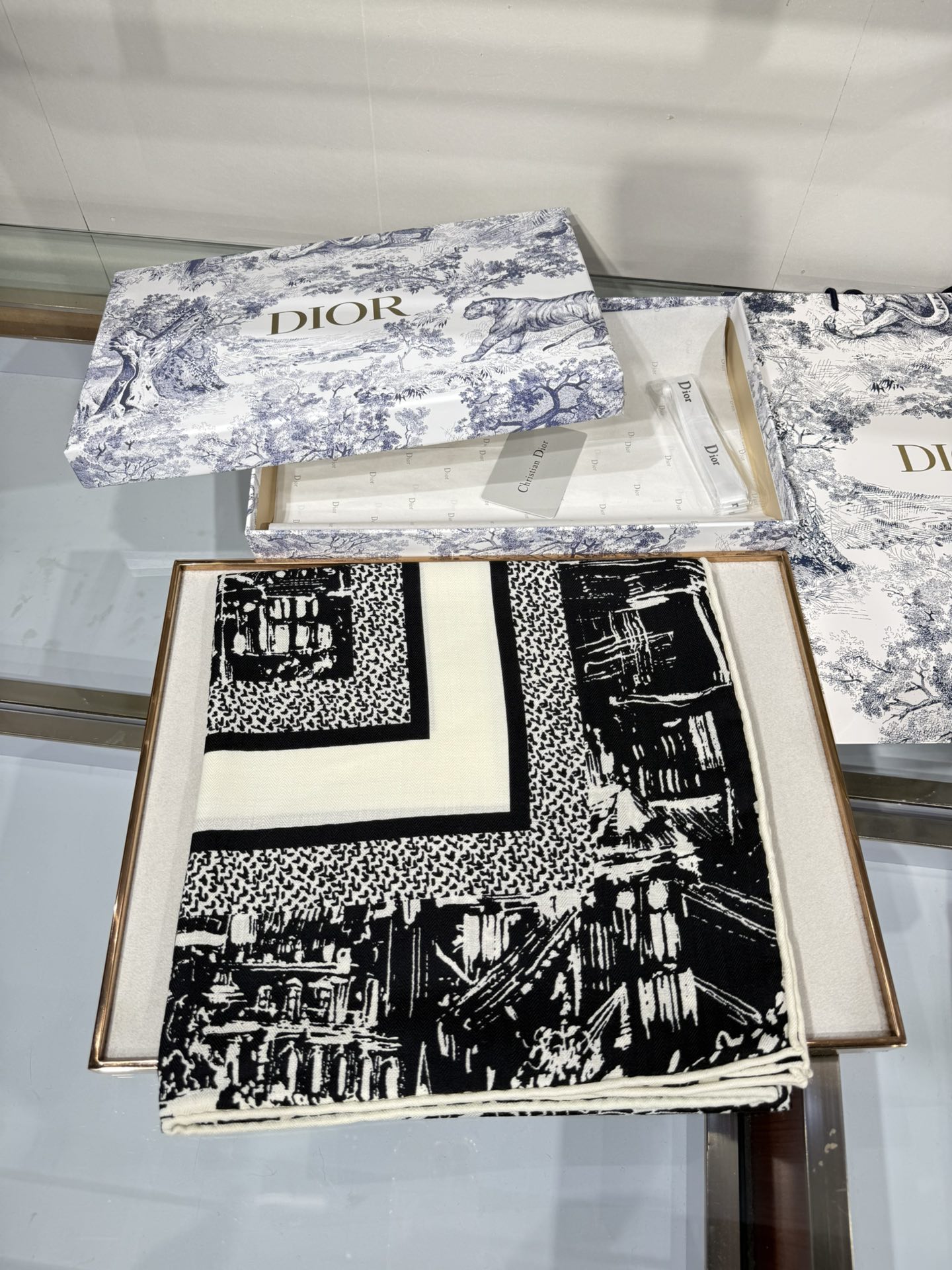 💟2025年新款💖💖💃🏻💃🏻DO家 山羊绒方巾‼️抢‼️VIP推荐 ‼️👍下手一定要快【高端 大爱 ‼️