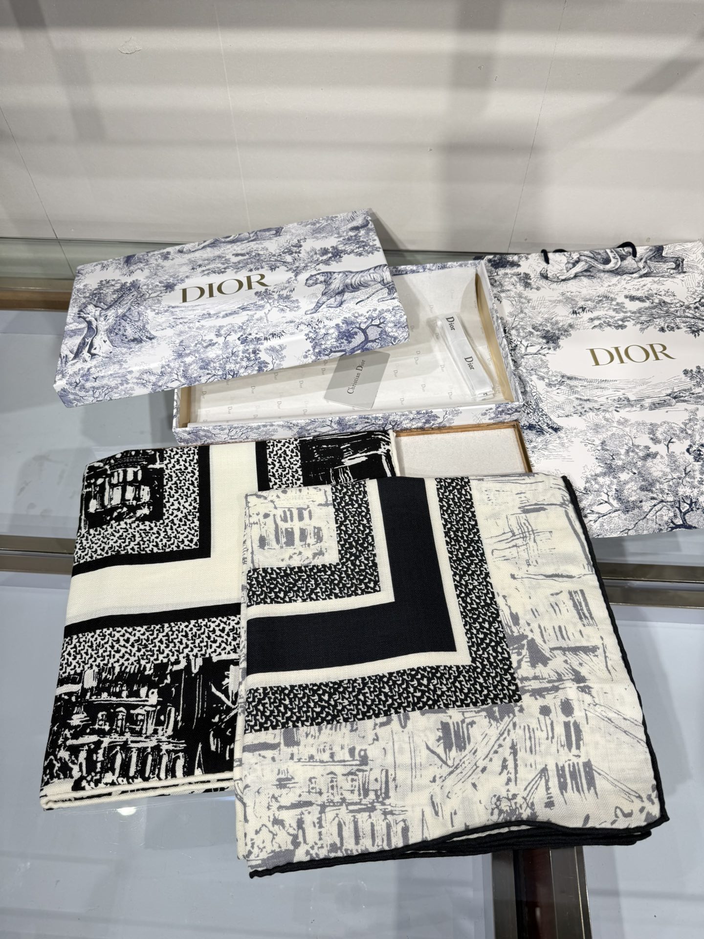 💟2025年新款💖💖💃🏻💃🏻DO家 山羊绒方巾‼️抢‼️VIP推荐 ‼️👍下手一定要快【高端 大爱 ‼️