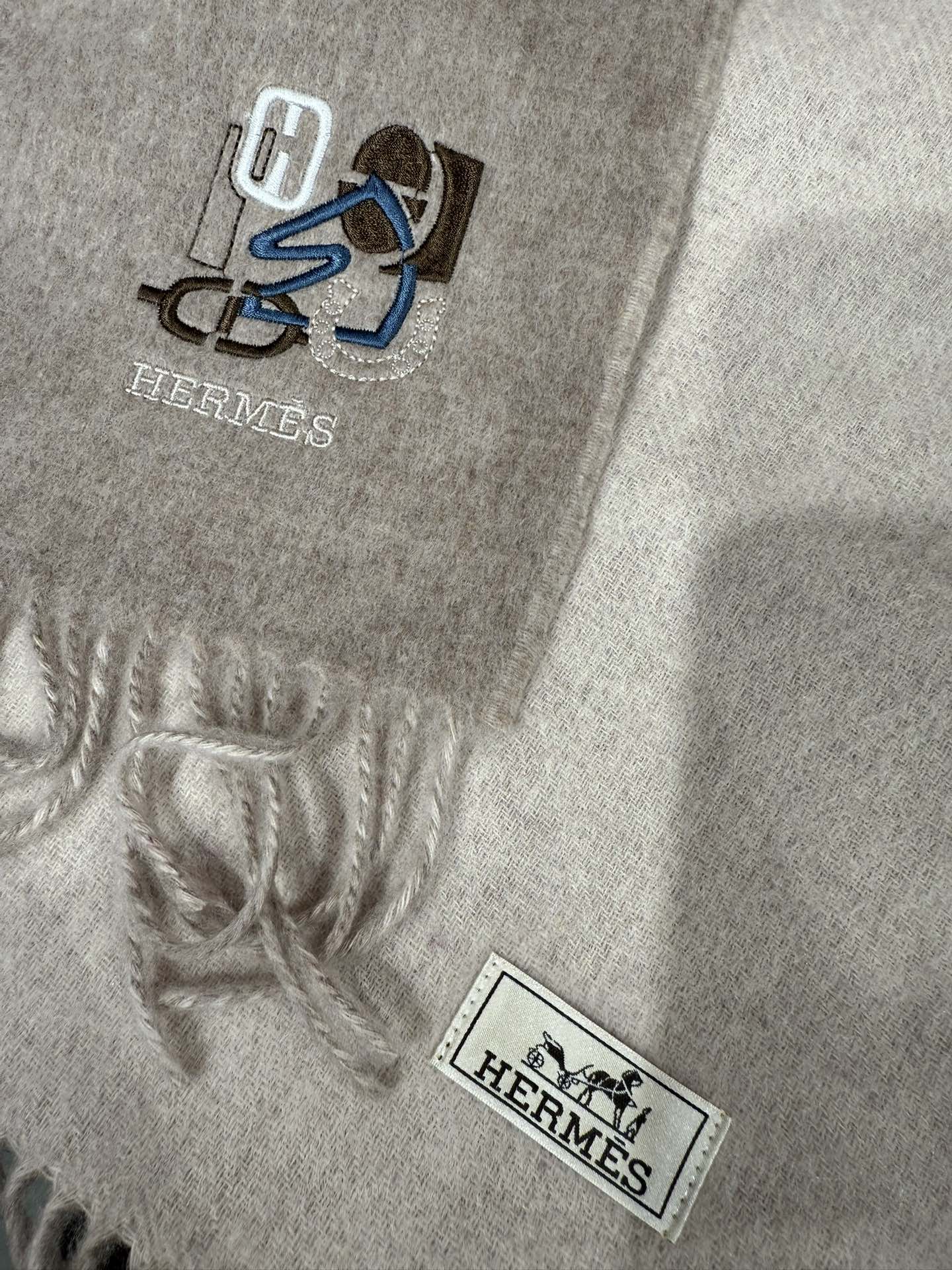 💟上新2025爱马仕双面男女款围巾且买且珍惜😍~都是出口订单所以比较难遇❤️东西讲究少而精😍好看的一定要