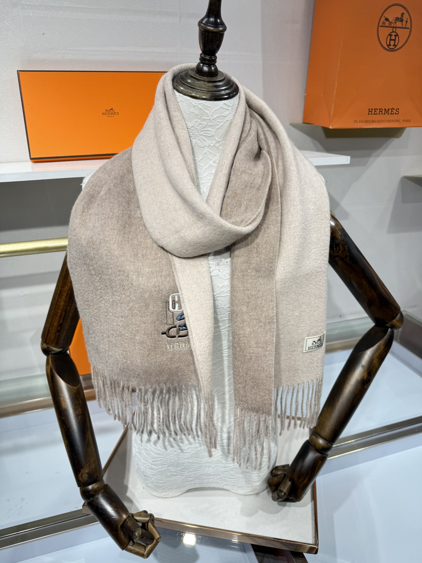 💟上新2025爱马仕双面男女款围巾且买且珍惜😍~都是出口订单所以比较难遇❤️东西讲究少而精😍好看的一定要