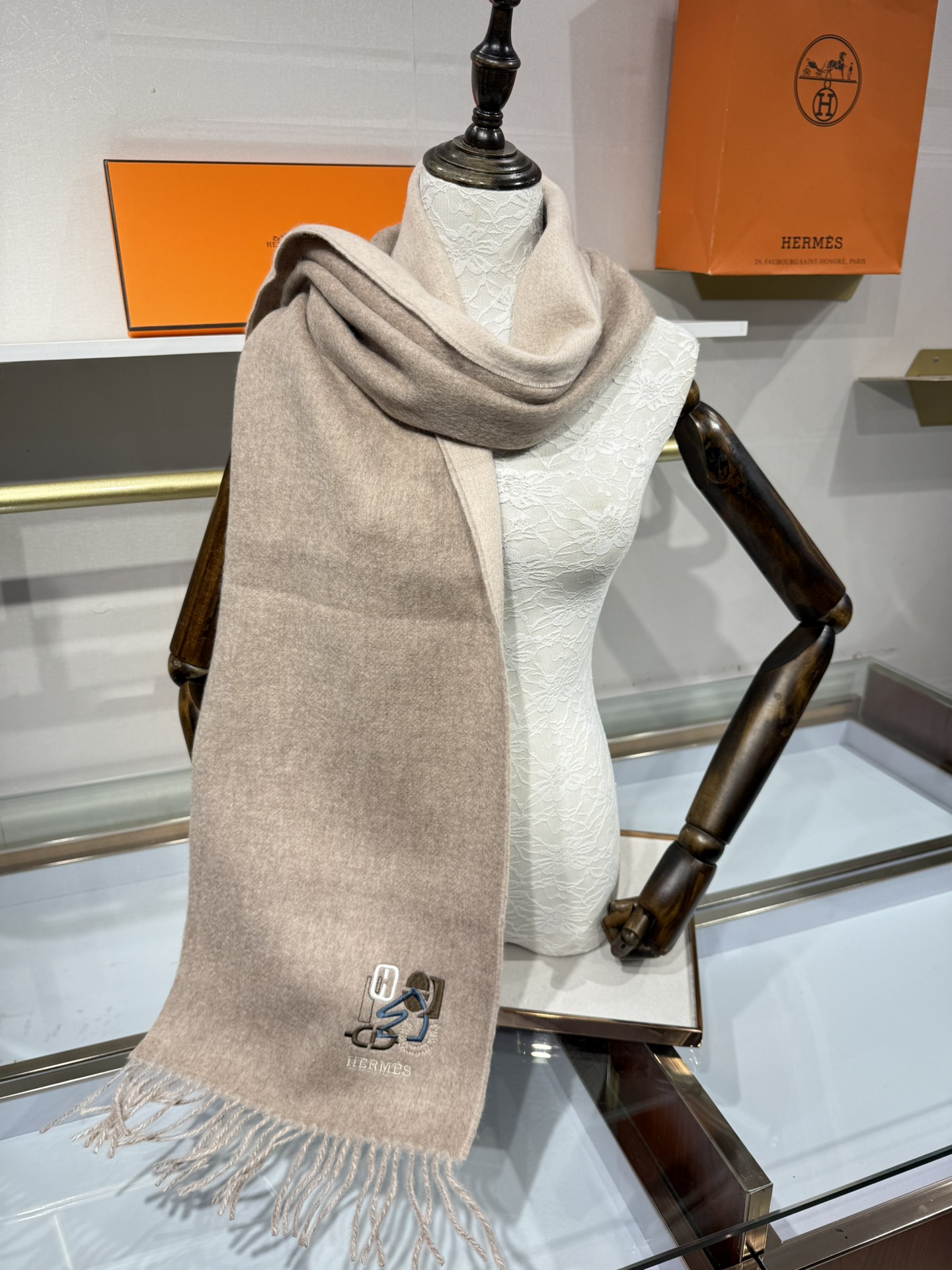 💟上新2025爱马仕双面男女款围巾且买且珍惜😍~都是出口订单所以比较难遇❤️东西讲究少而精😍好看的一定要