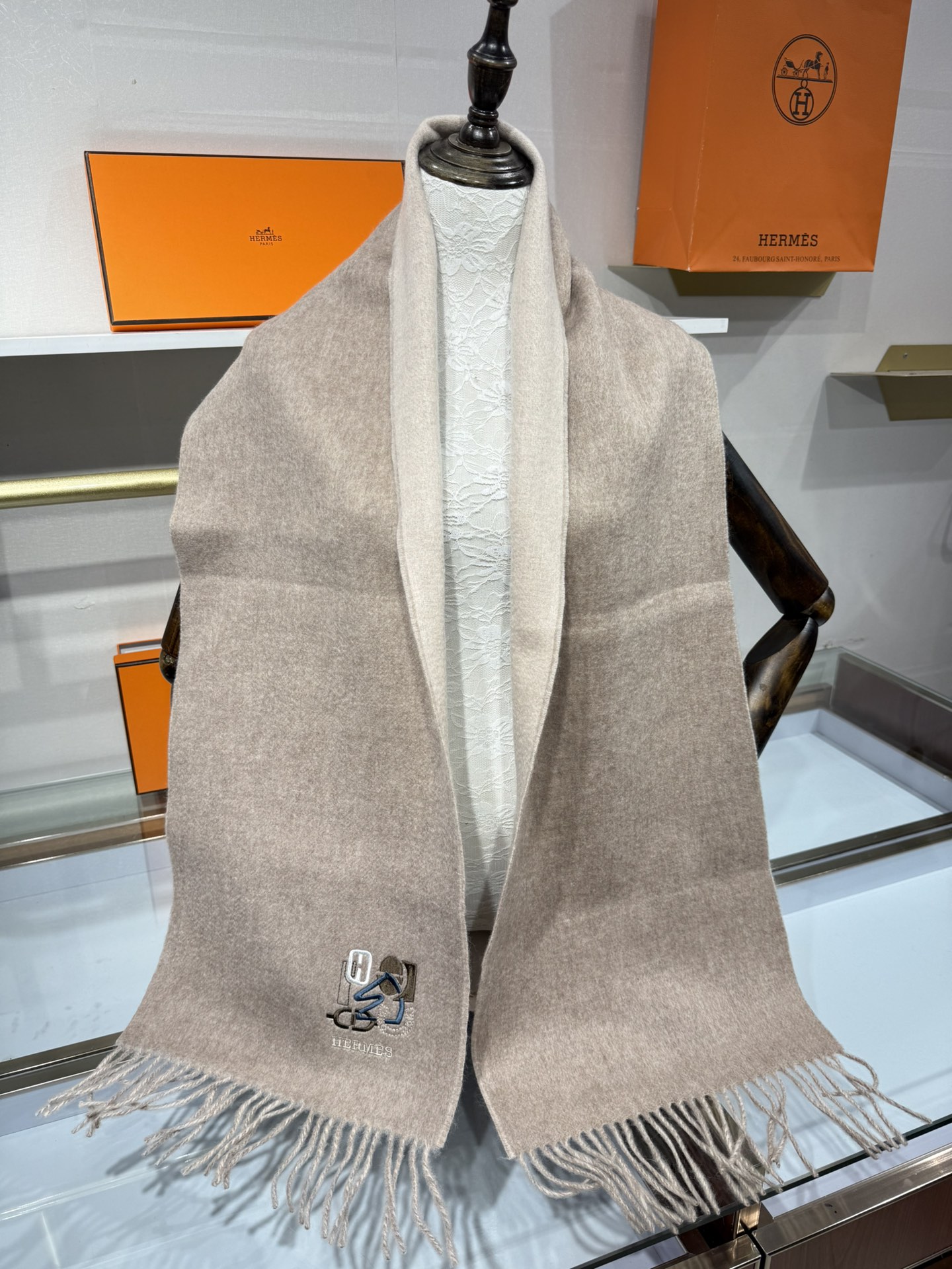 💟上新2025爱马仕双面男女款围巾且买且珍惜😍~都是出口订单所以比较难遇❤️东西讲究少而精😍好看的一定要