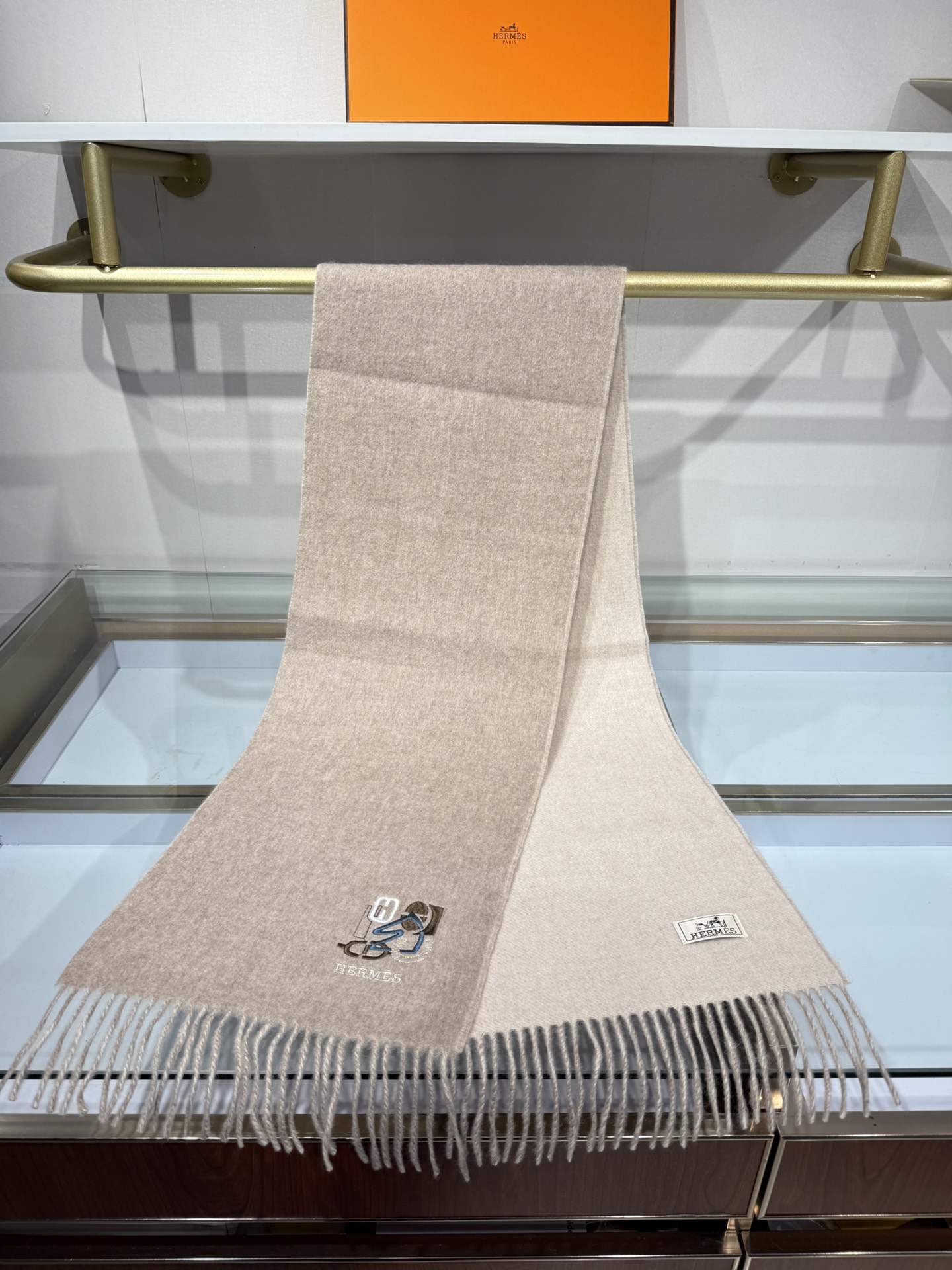 💟上新2025爱马仕双面男女款围巾且买且珍惜😍~都是出口订单所以比较难遇❤️东西讲究少而精😍好看的一定要