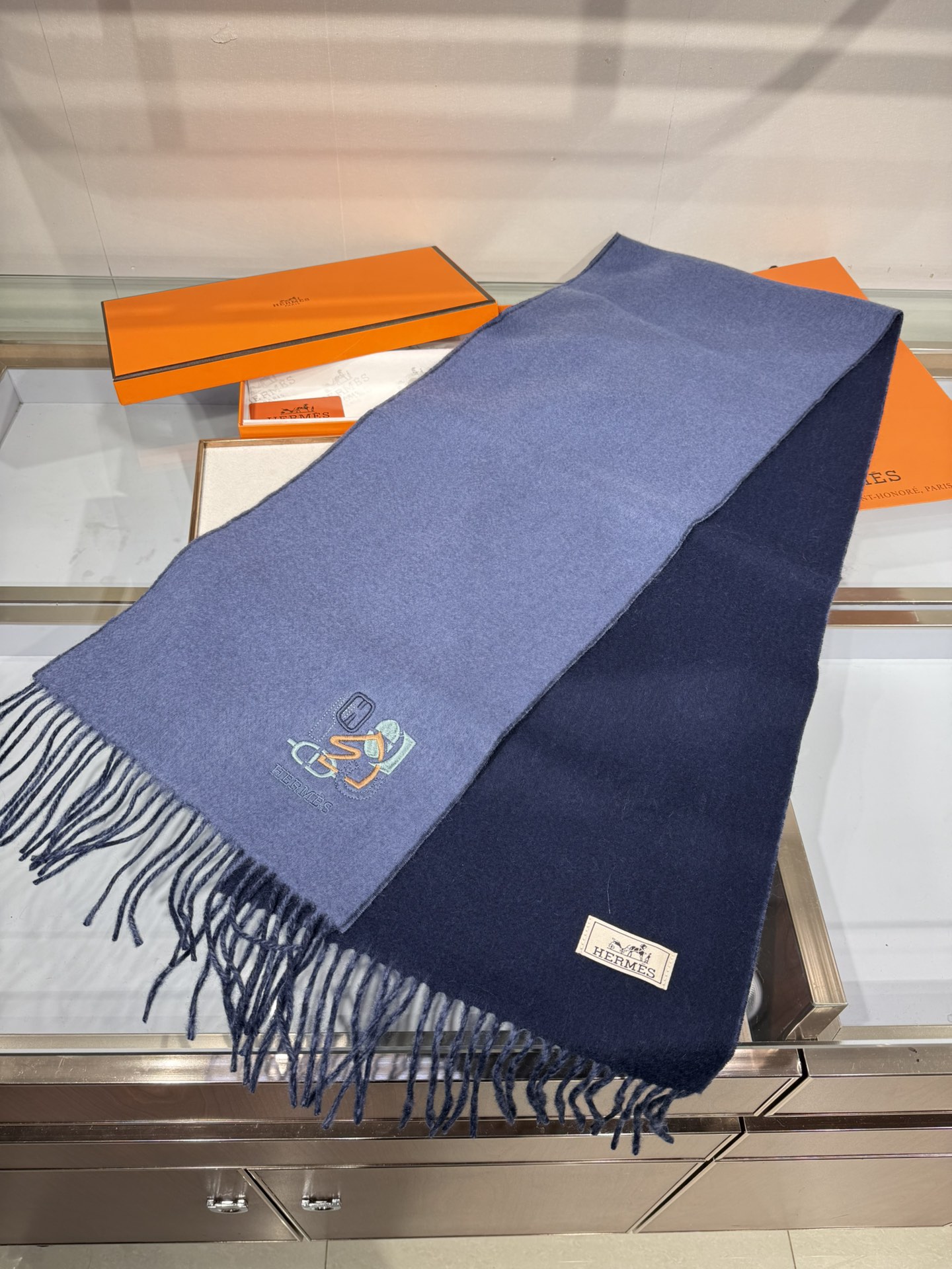 💟上新2025爱马仕双面男女款围巾且买且珍惜😍~都是出口订单所以比较难遇❤️东西讲究少而精😍好看的一定要