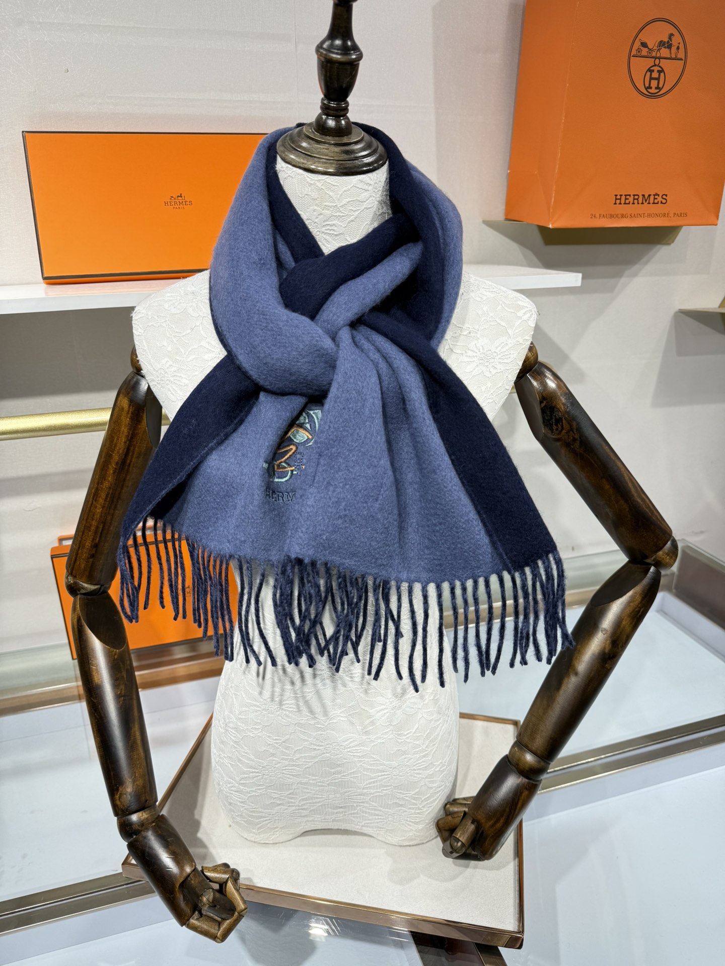 💟上新2025爱马仕双面男女款围巾且买且珍惜😍~都是出口订单所以比较难遇❤️东西讲究少而精😍好看的一定要