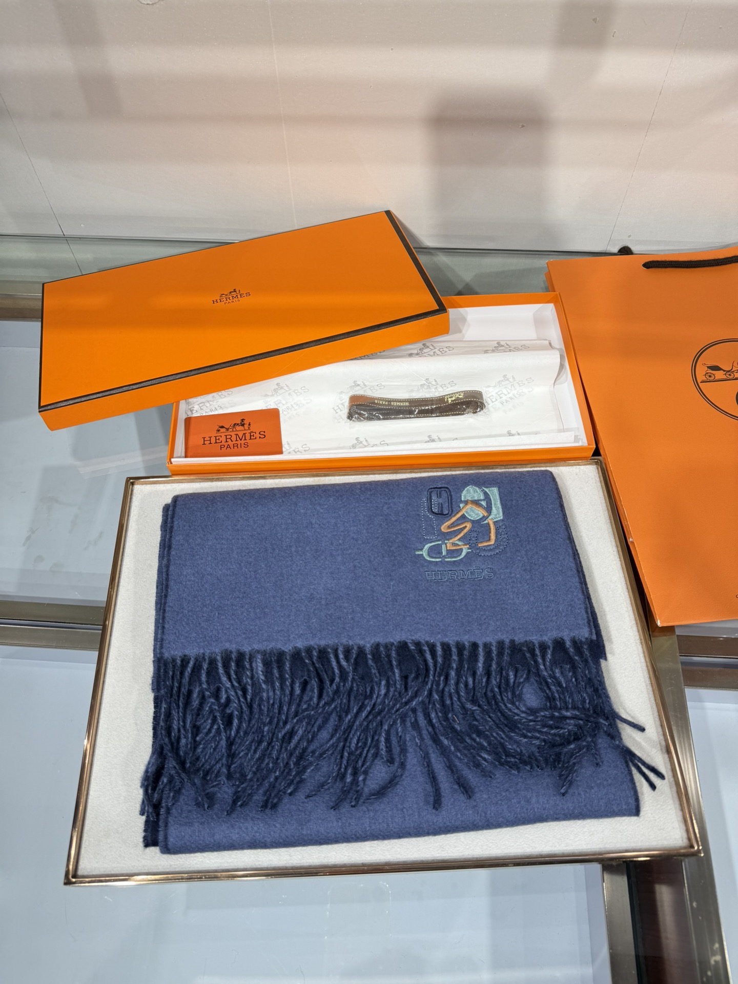 💟上新2025爱马仕双面男女款围巾且买且珍惜😍~都是出口订单所以比较难遇❤️东西讲究少而精😍好看的一定要