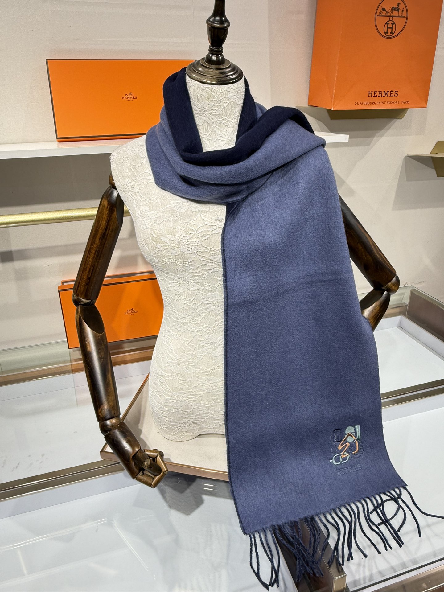 💟上新2025爱马仕双面男女款围巾且买且珍惜😍~都是出口订单所以比较难遇❤️东西讲究少而精😍好看的一定要