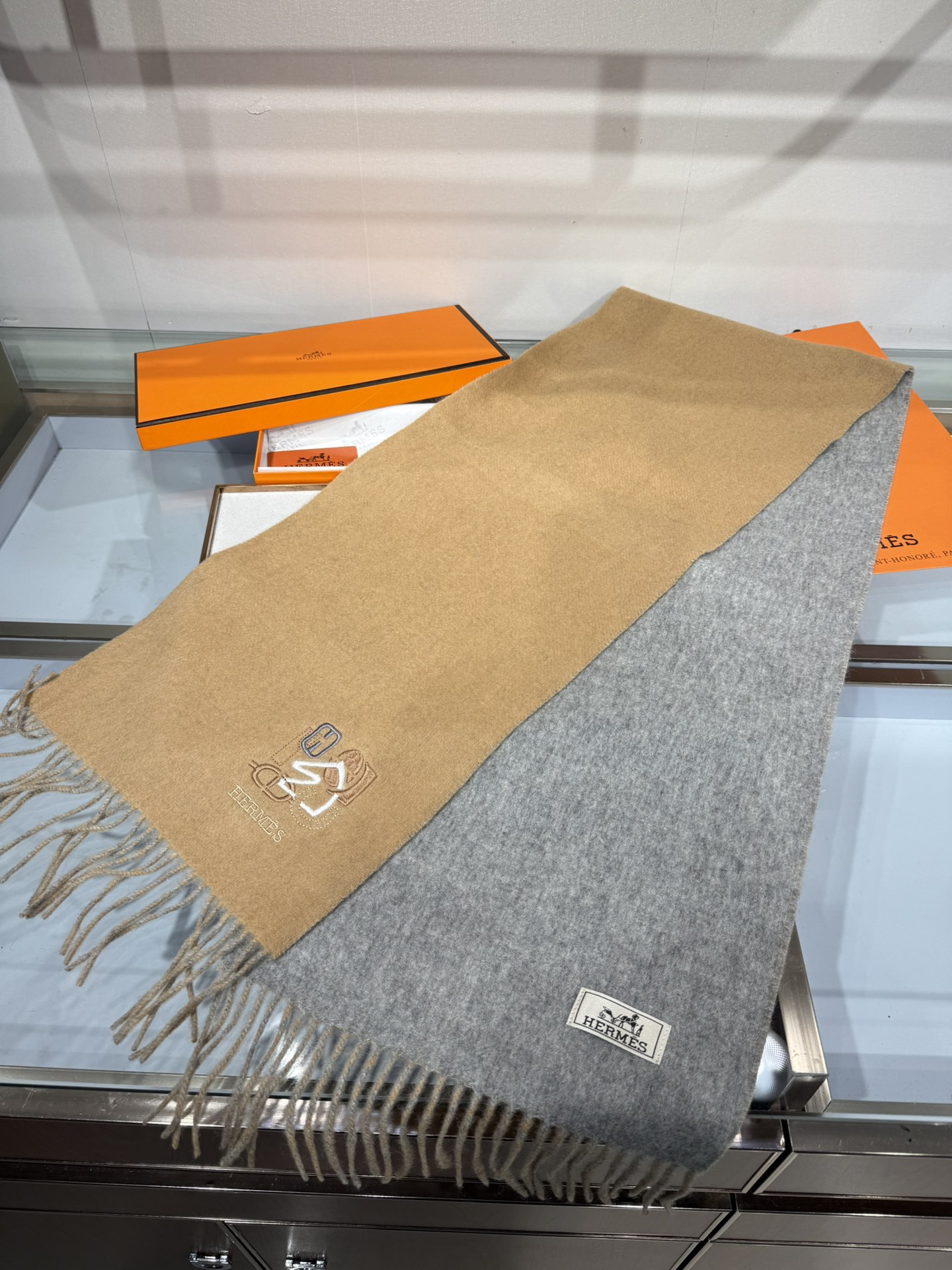 💟上新2025爱马仕双面男女款围巾且买且珍惜😍~都是出口订单所以比较难遇❤️东西讲究少而精😍好看的一定要