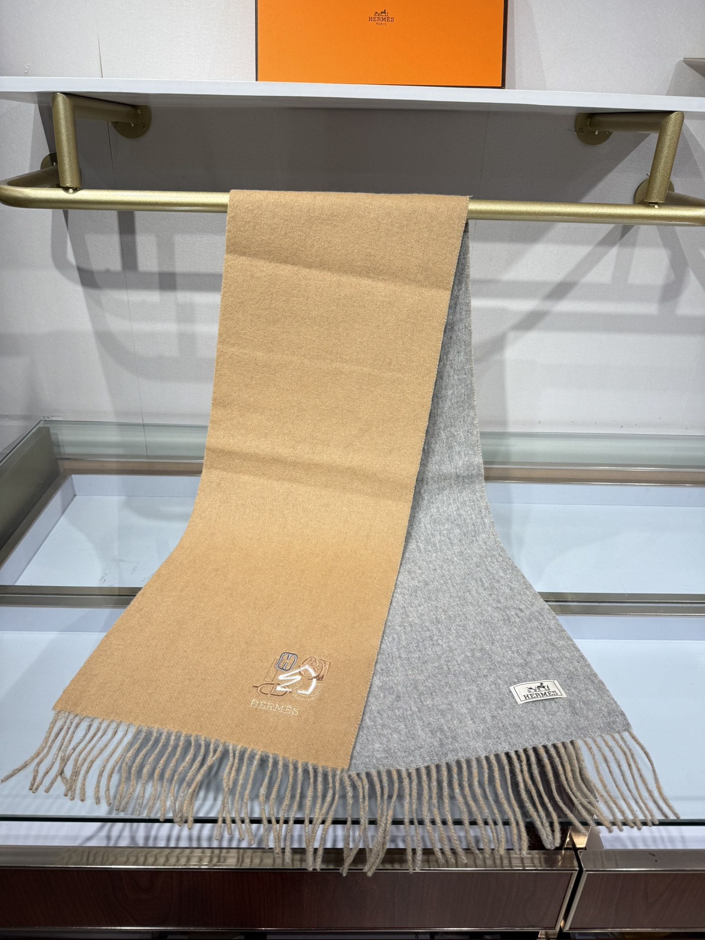 💟上新2025爱马仕双面男女款围巾且买且珍惜😍~都是出口订单所以比较难遇❤️东西讲究少而精😍好看的一定要