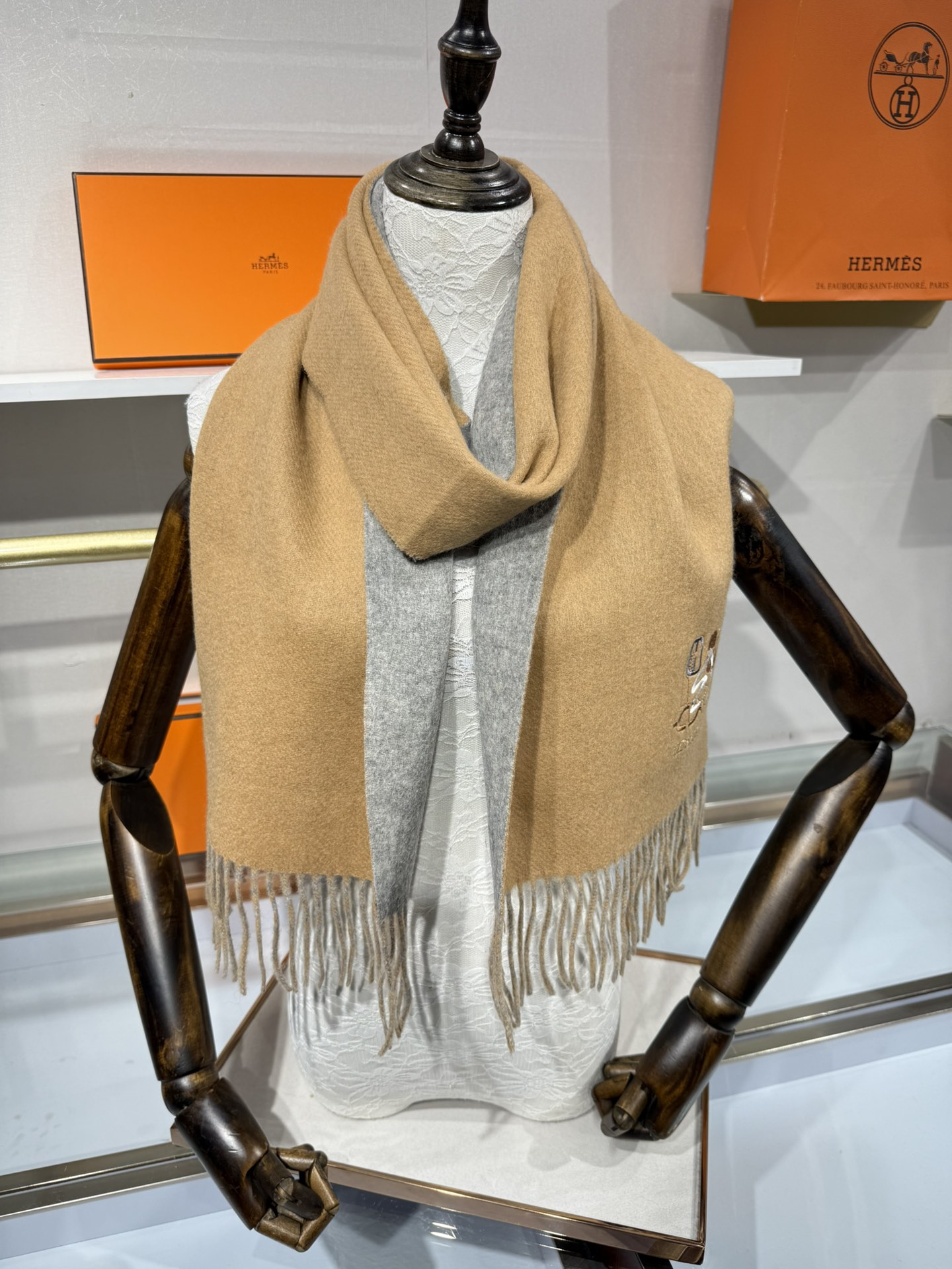 💟上新2025爱马仕双面男女款围巾且买且珍惜😍~都是出口订单所以比较难遇❤️东西讲究少而精😍好看的一定要