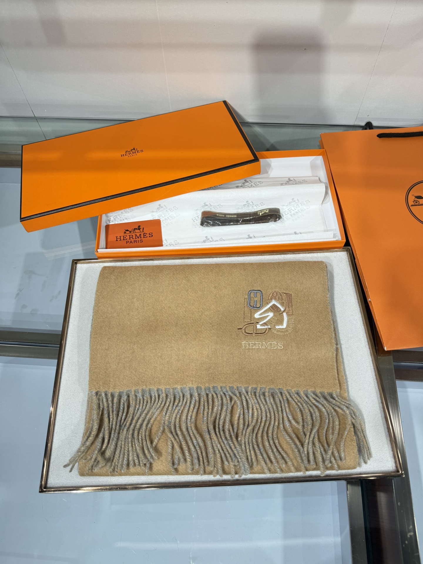 💟上新2025爱马仕双面男女款围巾且买且珍惜😍~都是出口订单所以比较难遇❤️东西讲究少而精😍好看的一定要