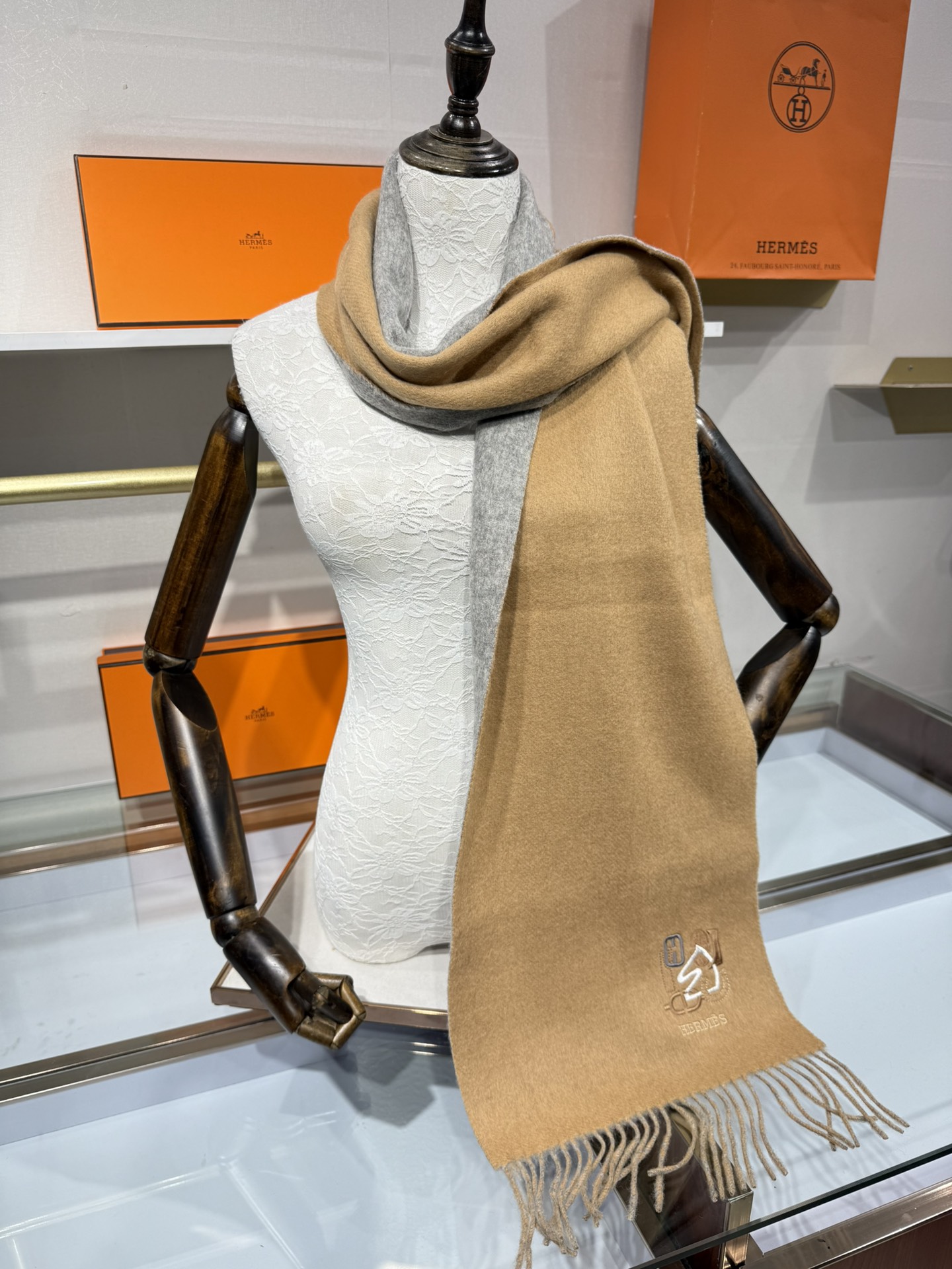 💟上新2025爱马仕双面男女款围巾且买且珍惜😍~都是出口订单所以比较难遇❤️东西讲究少而精😍好看的一定要