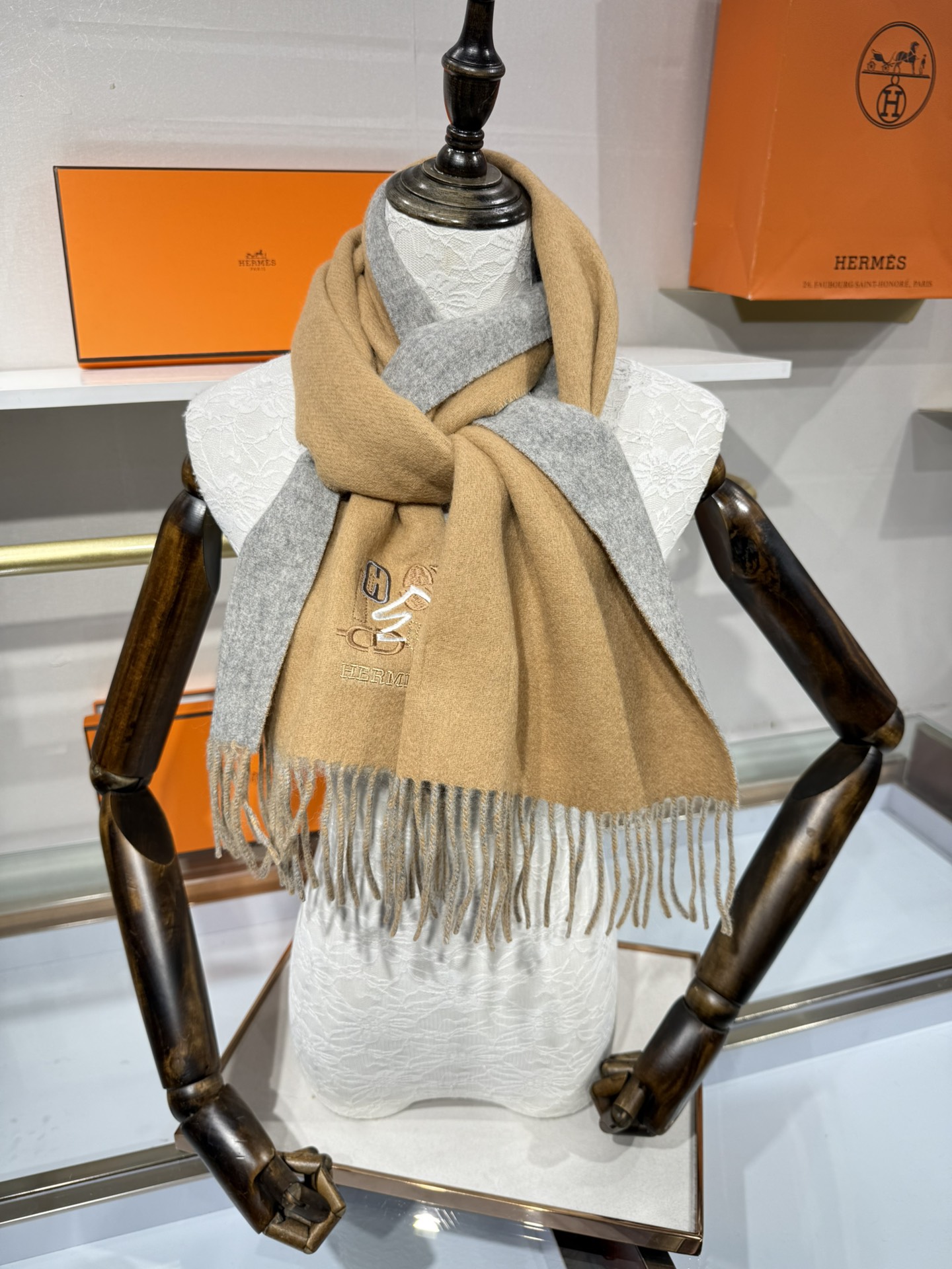 💟上新2025爱马仕双面男女款围巾且买且珍惜😍~都是出口订单所以比较难遇❤️东西讲究少而精😍好看的一定要