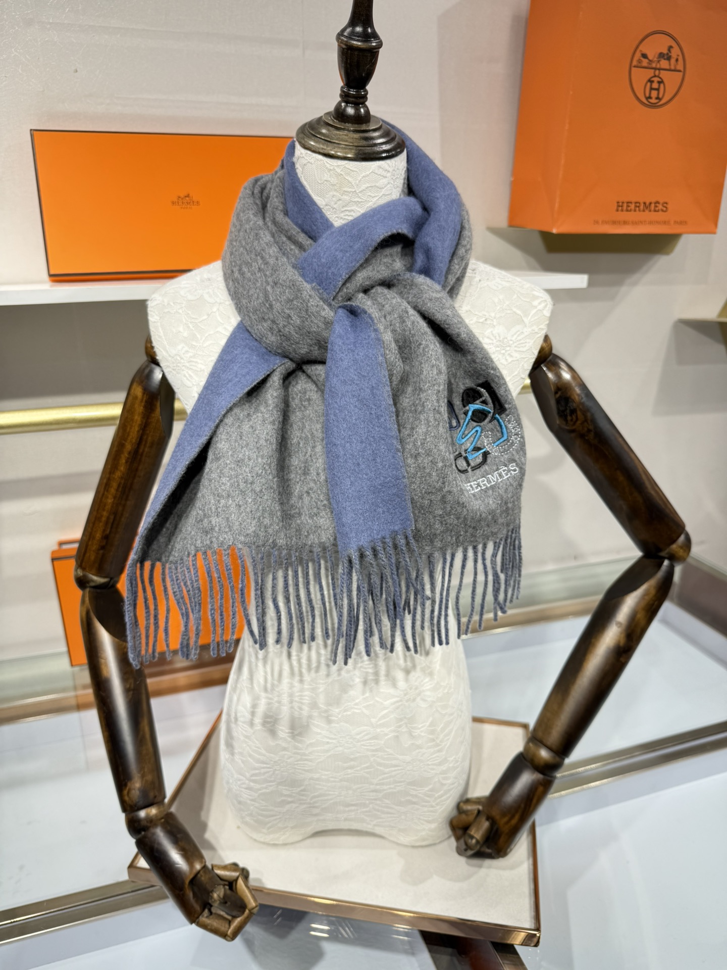 💟上新2025爱马仕双面男女款围巾且买且珍惜😍~都是出口订单所以比较难遇❤️东西讲究少而精😍好看的一定要