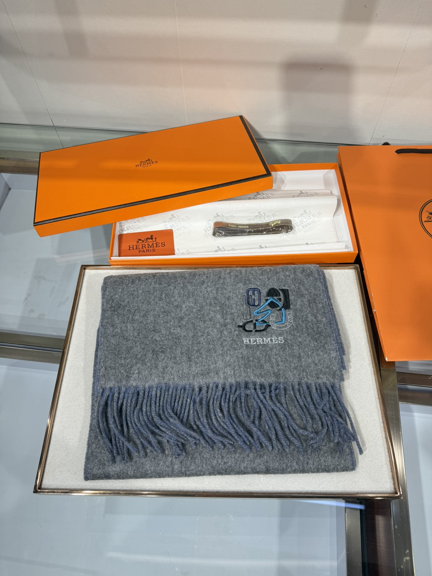 💟上新2025爱马仕双面男女款围巾且买且珍惜😍~都是出口订单所以比较难遇❤️东西讲究少而精😍好看的一定要