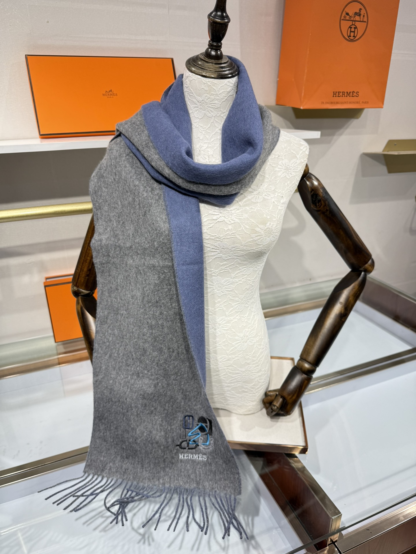 💟上新2025爱马仕双面男女款围巾且买且珍惜😍~都是出口订单所以比较难遇❤️东西讲究少而精😍好看的一定要