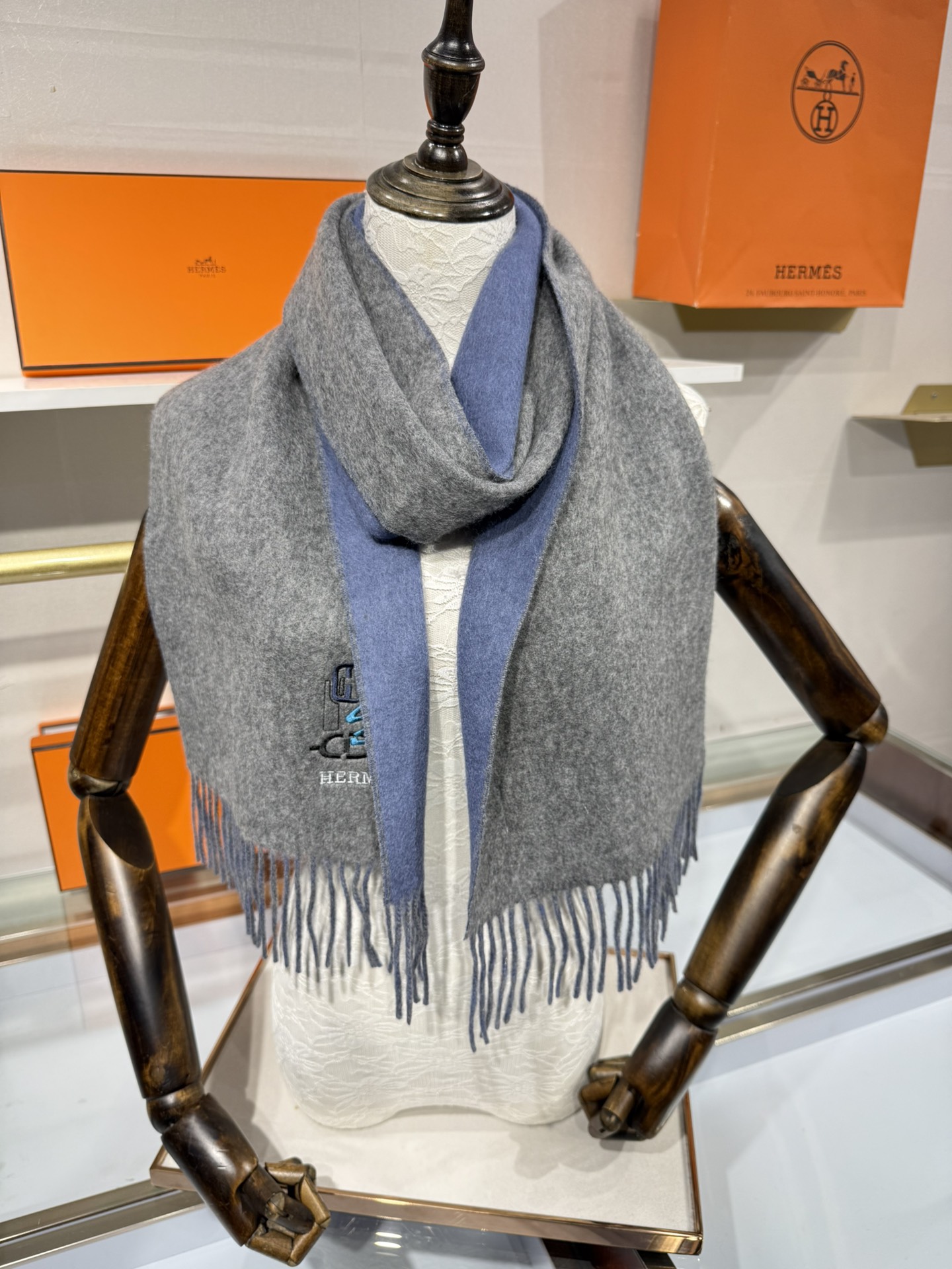 💟上新2025爱马仕双面男女款围巾且买且珍惜😍~都是出口订单所以比较难遇❤️东西讲究少而精😍好看的一定要