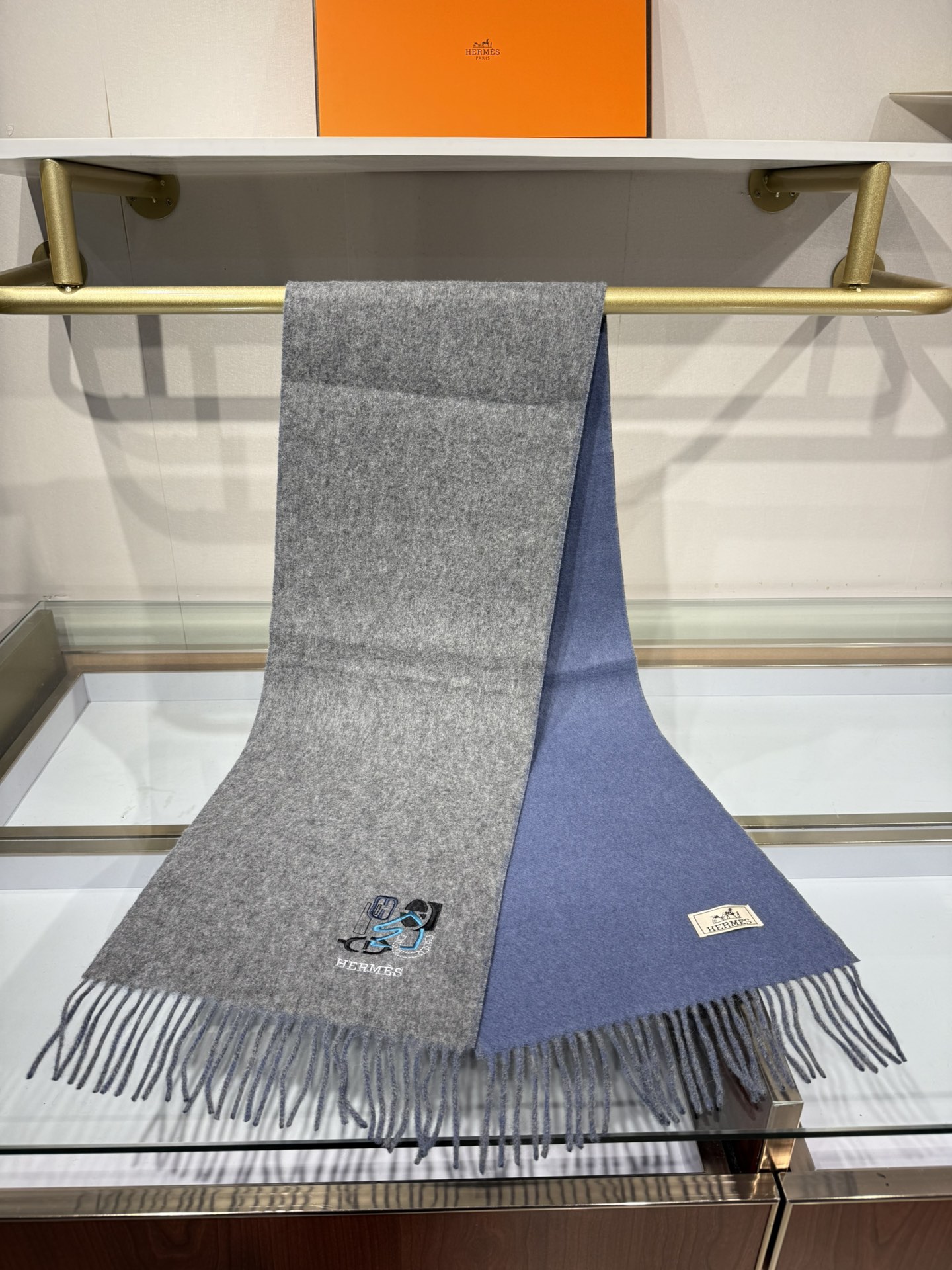 💟上新2025爱马仕双面男女款围巾且买且珍惜😍~都是出口订单所以比较难遇❤️东西讲究少而精😍好看的一定要