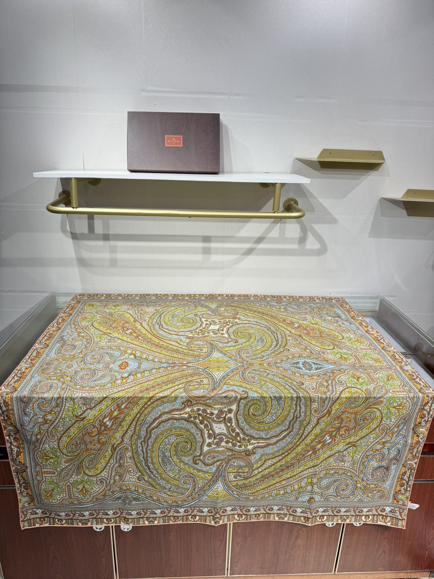 💟2025年 ETRo 秋冬抢先 上新💞【双面同色丝毛方巾】手工卷边山羊绒和真丝混纺披肩（70%山羊绒，