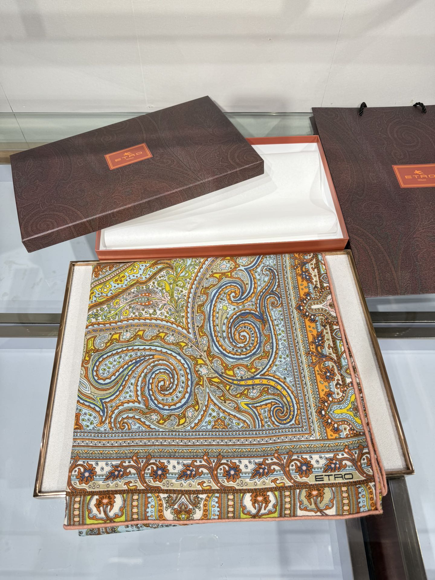 💟2025年 ETRo 秋冬抢先 上新💞【双面同色丝毛方巾】手工卷边山羊绒和真丝混纺披肩（70%山羊绒，