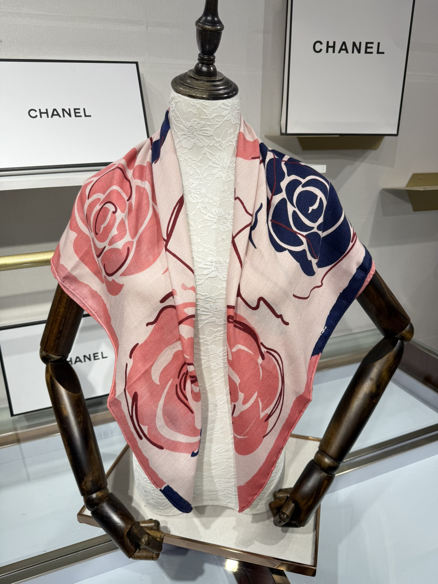 💟今年新出的双面同色新工艺。秋冬新款 小香山茶花90羊绒方巾‼️【高端 大爱 ‼️纯羊绒 婴儿触感舒服到