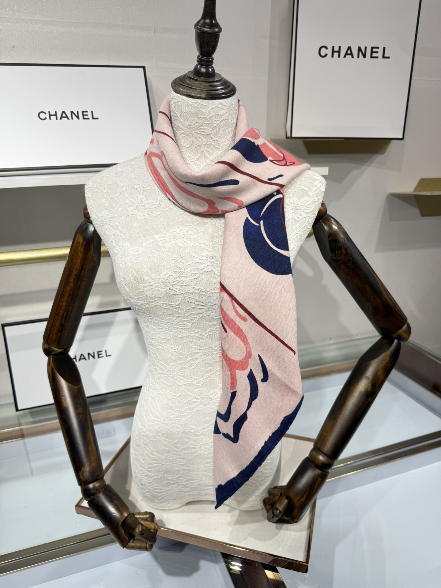 💟今年新出的双面同色新工艺。秋冬新款 小香山茶花90羊绒方巾‼️【高端 大爱 ‼️纯羊绒 婴儿触感舒服到